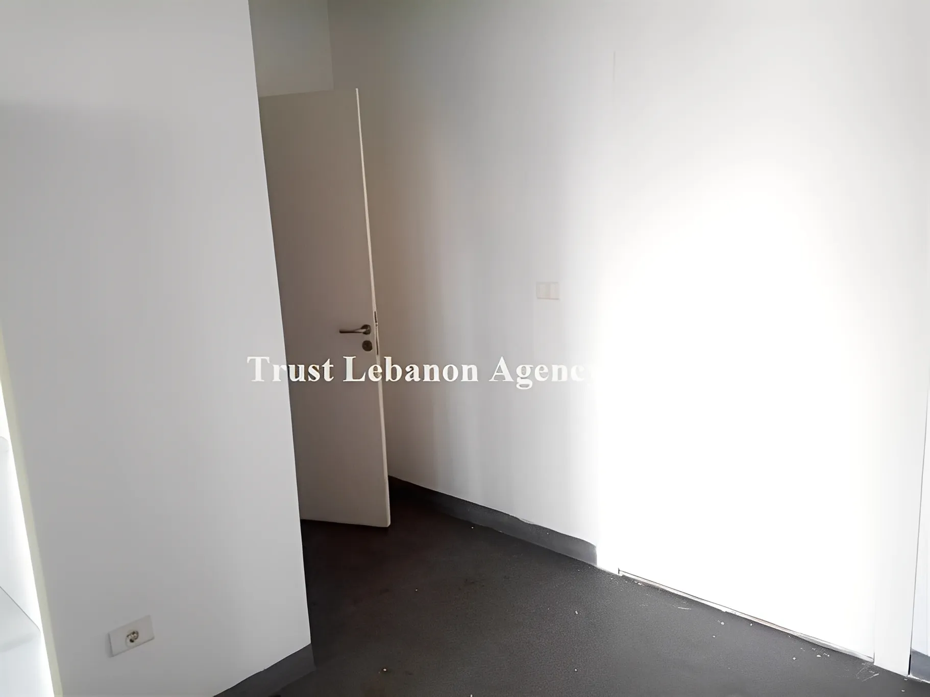 Office for rent in Beirut, Medawar
