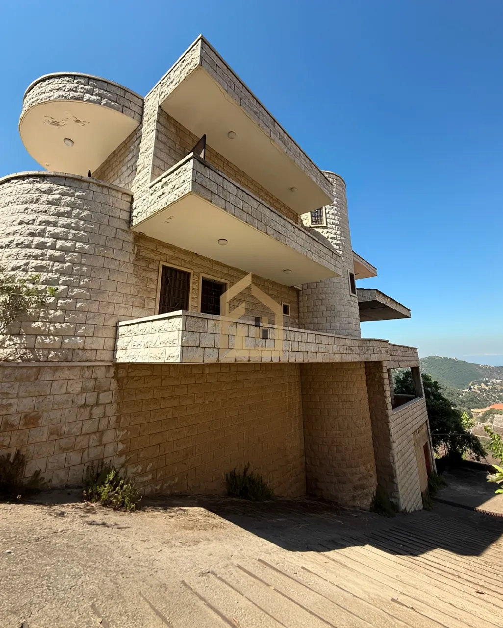 Villa for sale in Jeita, Lebanon - 4 bed, 6 bath