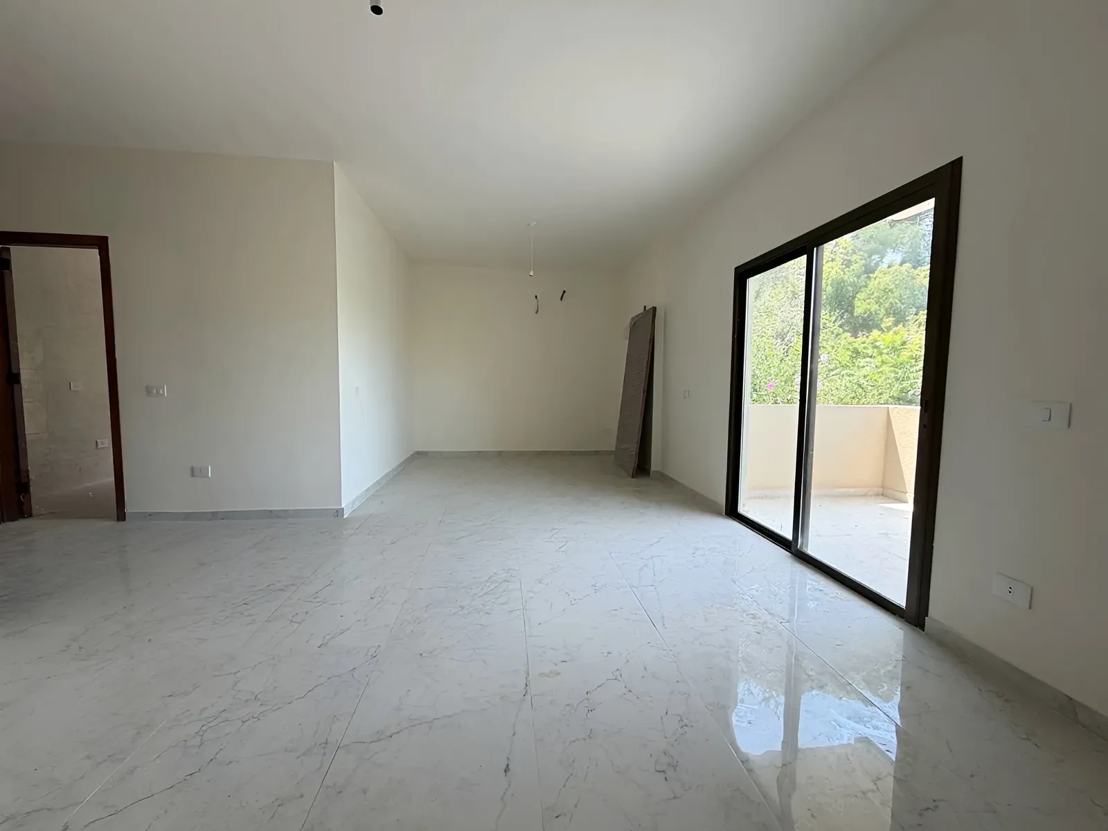 Apartment for Sale in Zouk Mosbeh - 3 bed, 3 bath