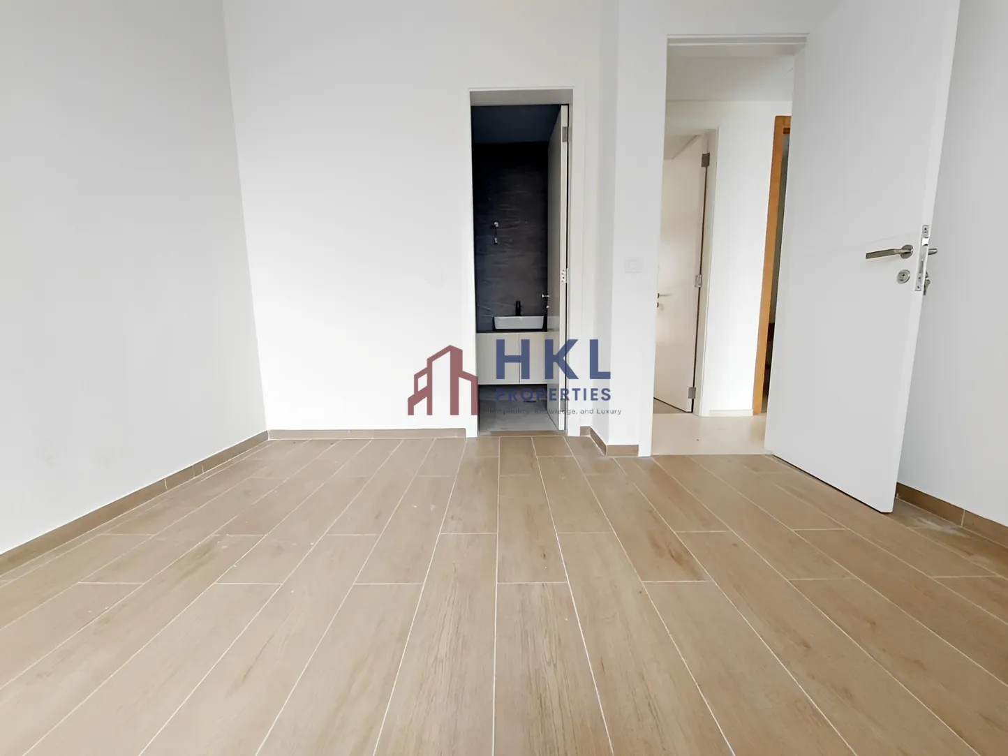 Apartment for rent in Ain El Mraiseh, Bayrut, Lebanon