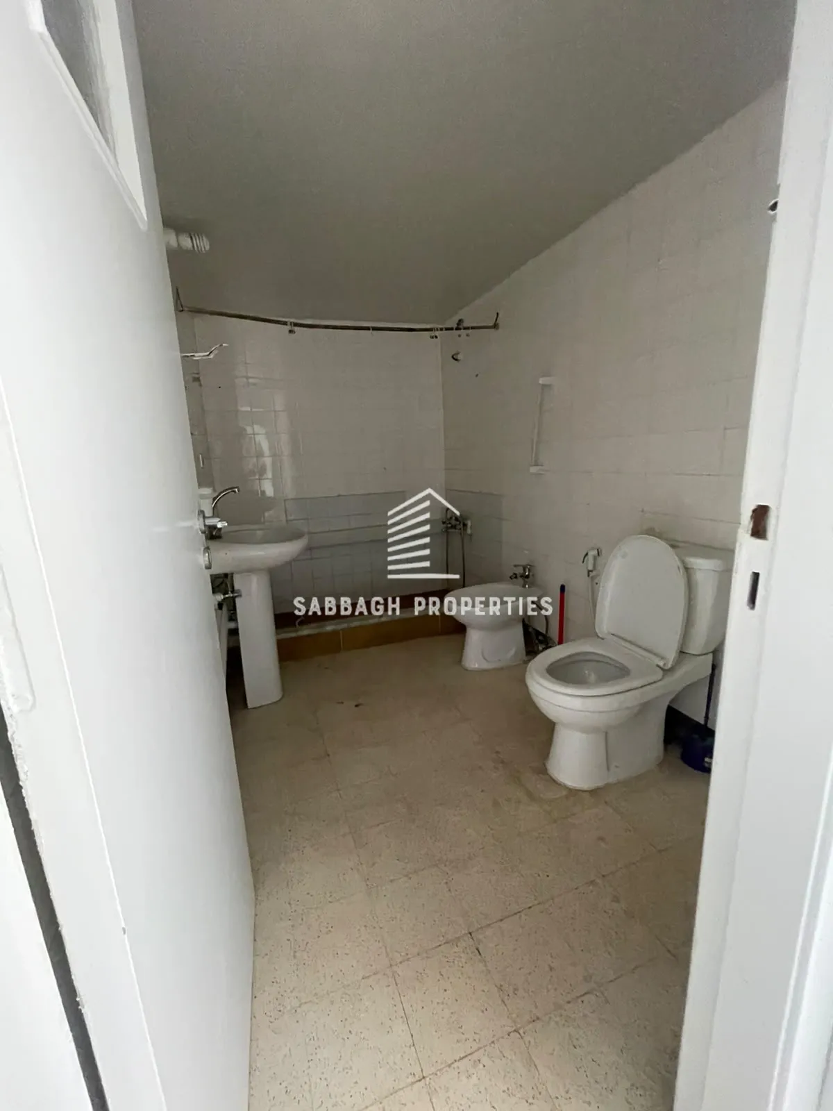 Apartment for rent in Geitawi, beirut, lebanon