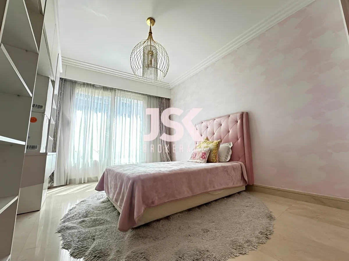 Apartment for Sale in Ain Al Mraiseh, Beirut, Lebanon