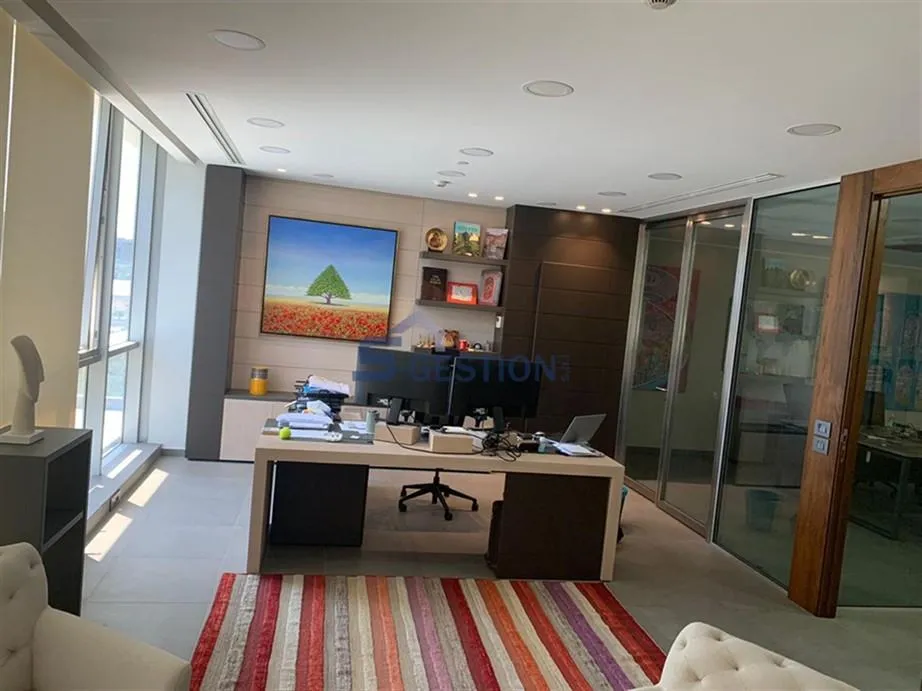 Office for rent in Horch Tabet