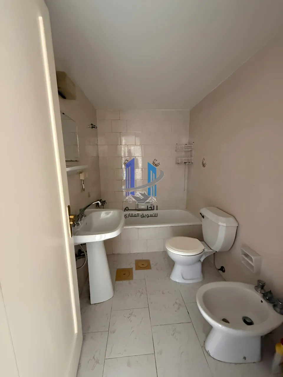 شقة for sale in عرمون، لبنان
