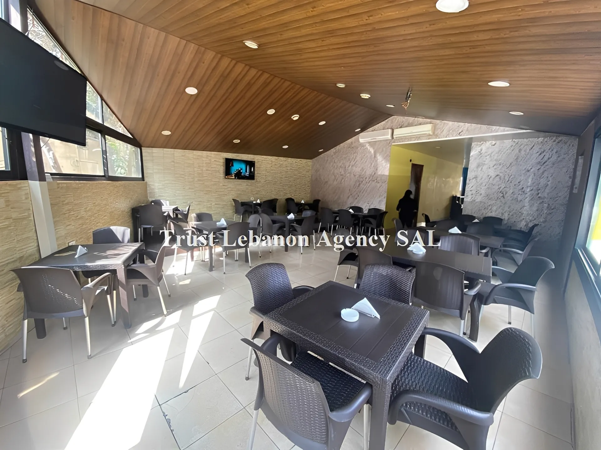 Restaurant for rent in Metn, Dekweneh
