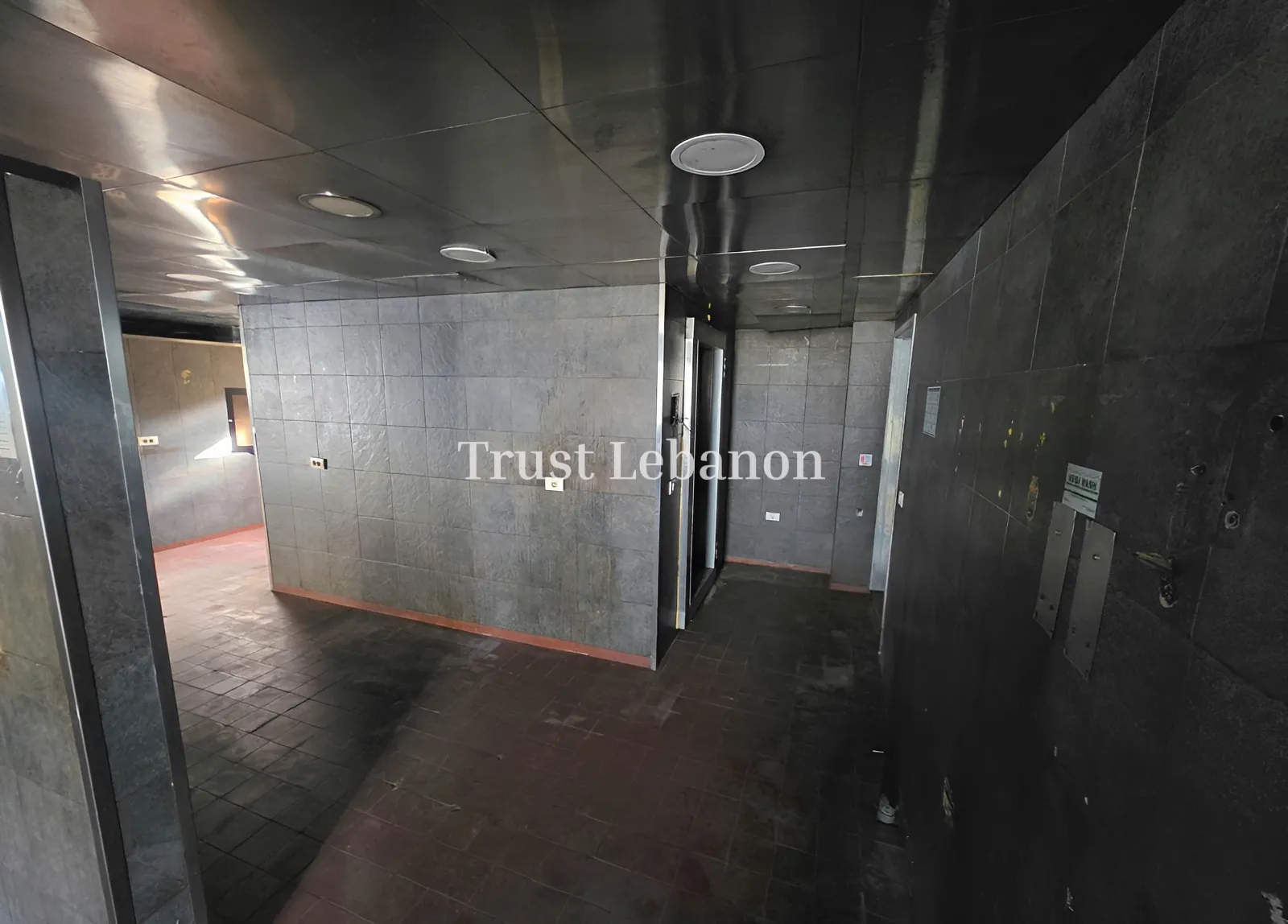 Showroom for rent in Baabda