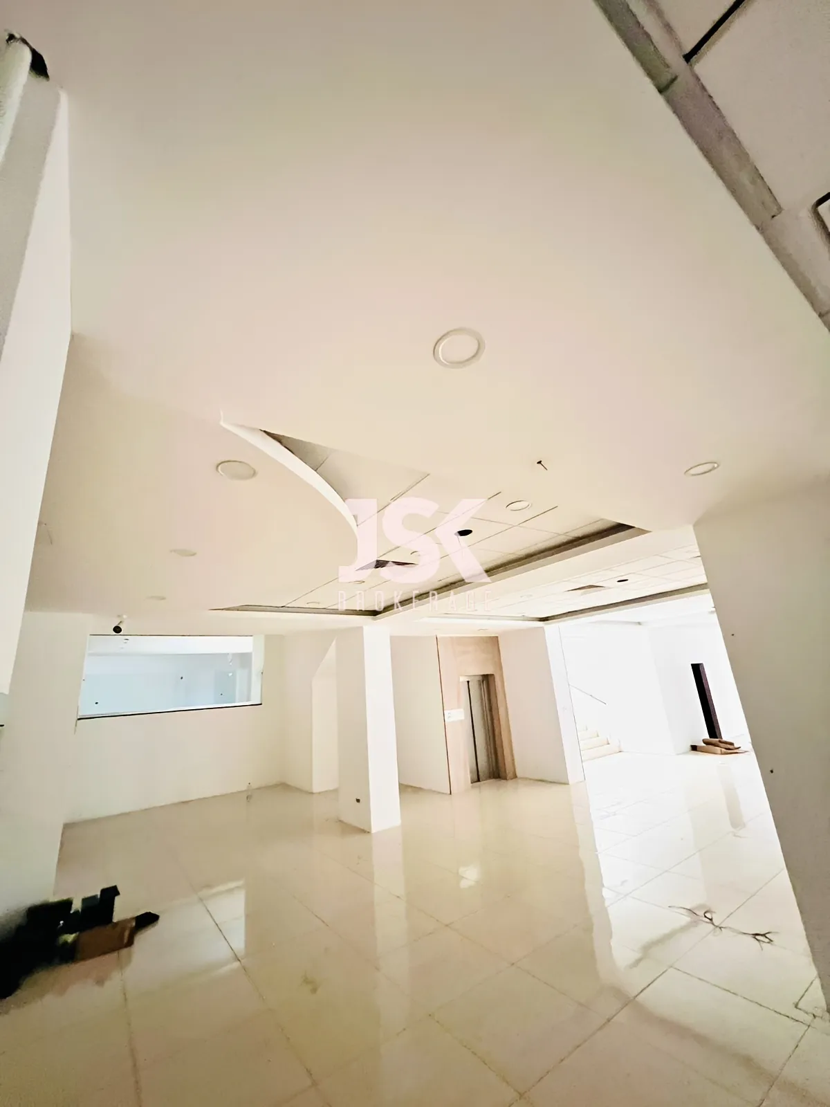 Showroom for Sale in Jounieh