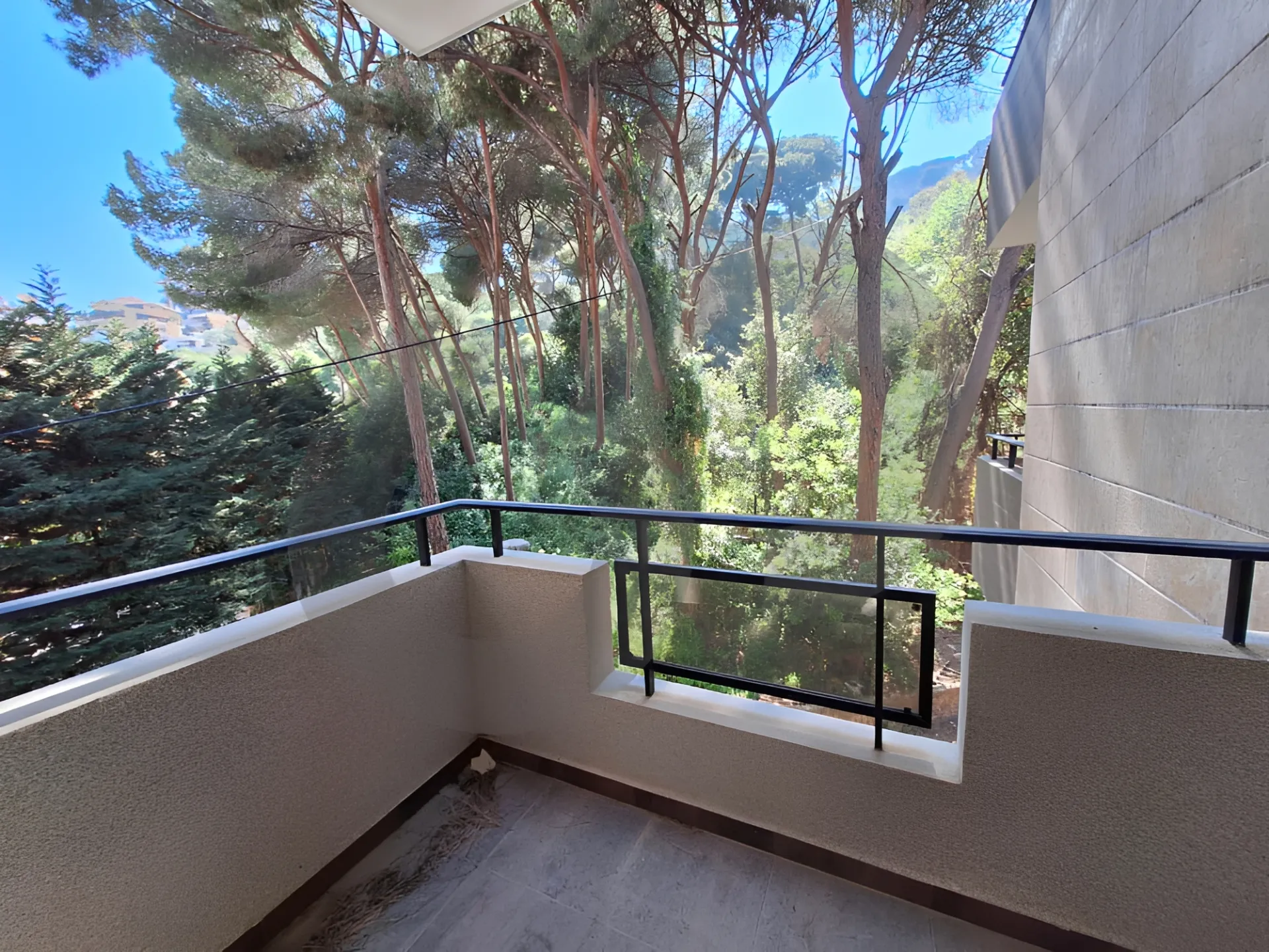 Apartment for Sale in Ain Saadeh