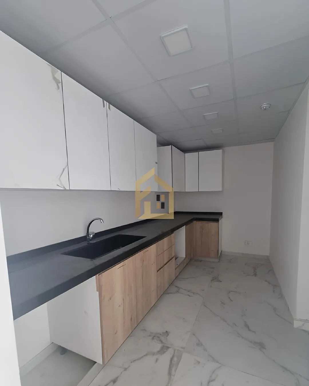 Apartment for rent in Achrafieh, Beirut, Lebanon - 2 bed, 4 bath