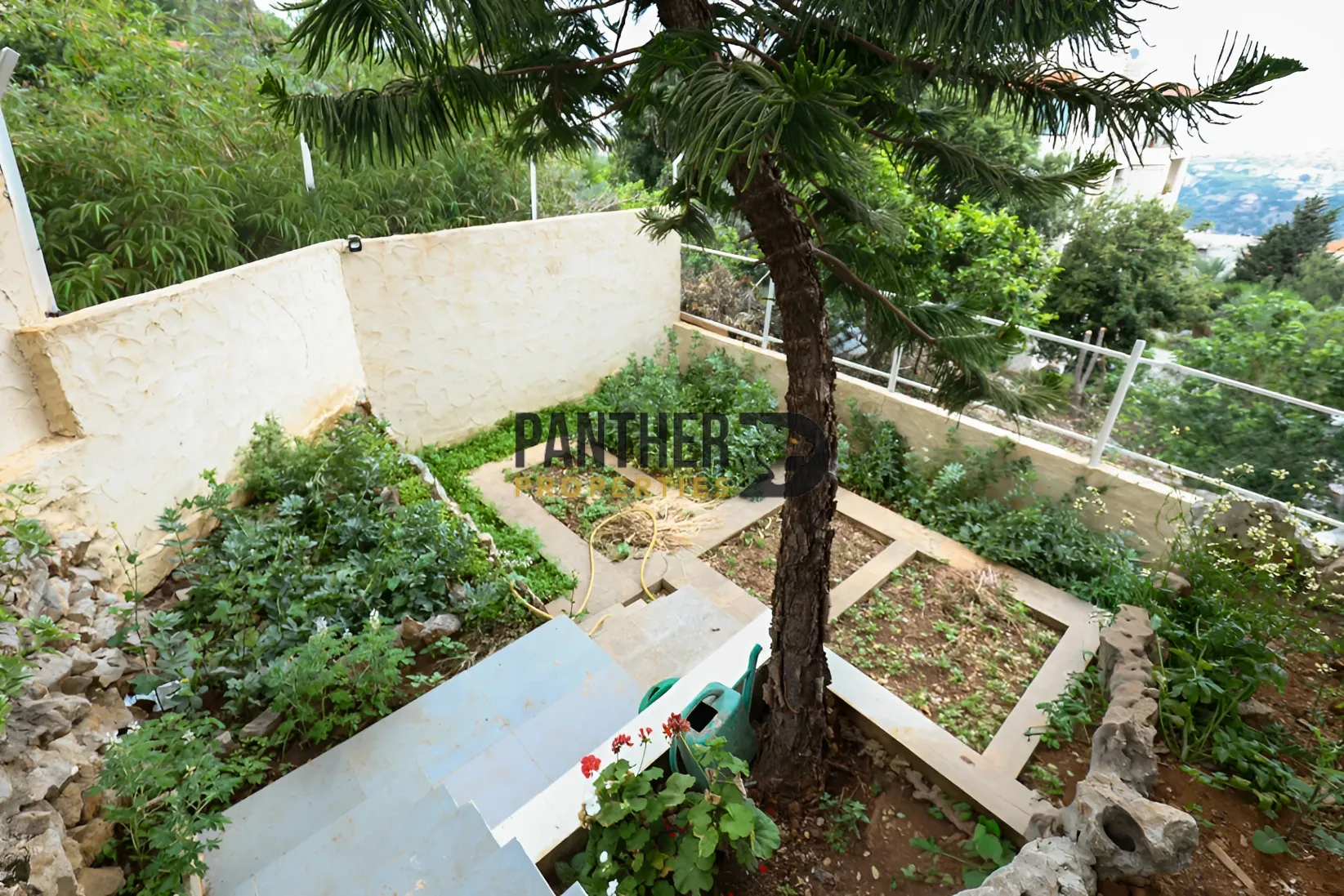 Apartment for sale in Mazraat Yachoua, Lebanon - 2 bed, 2 bath