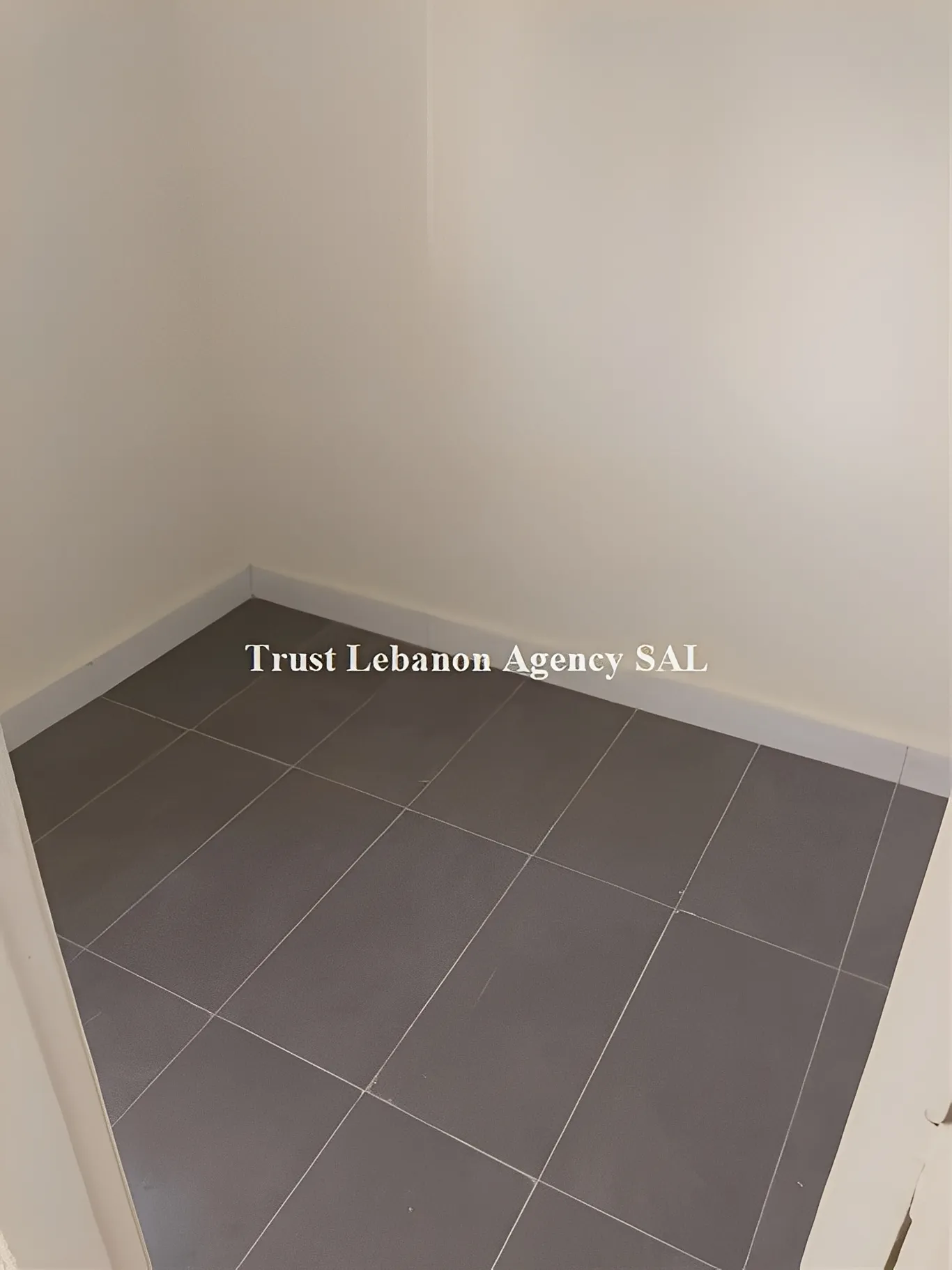 Office for rent in Achrafieh