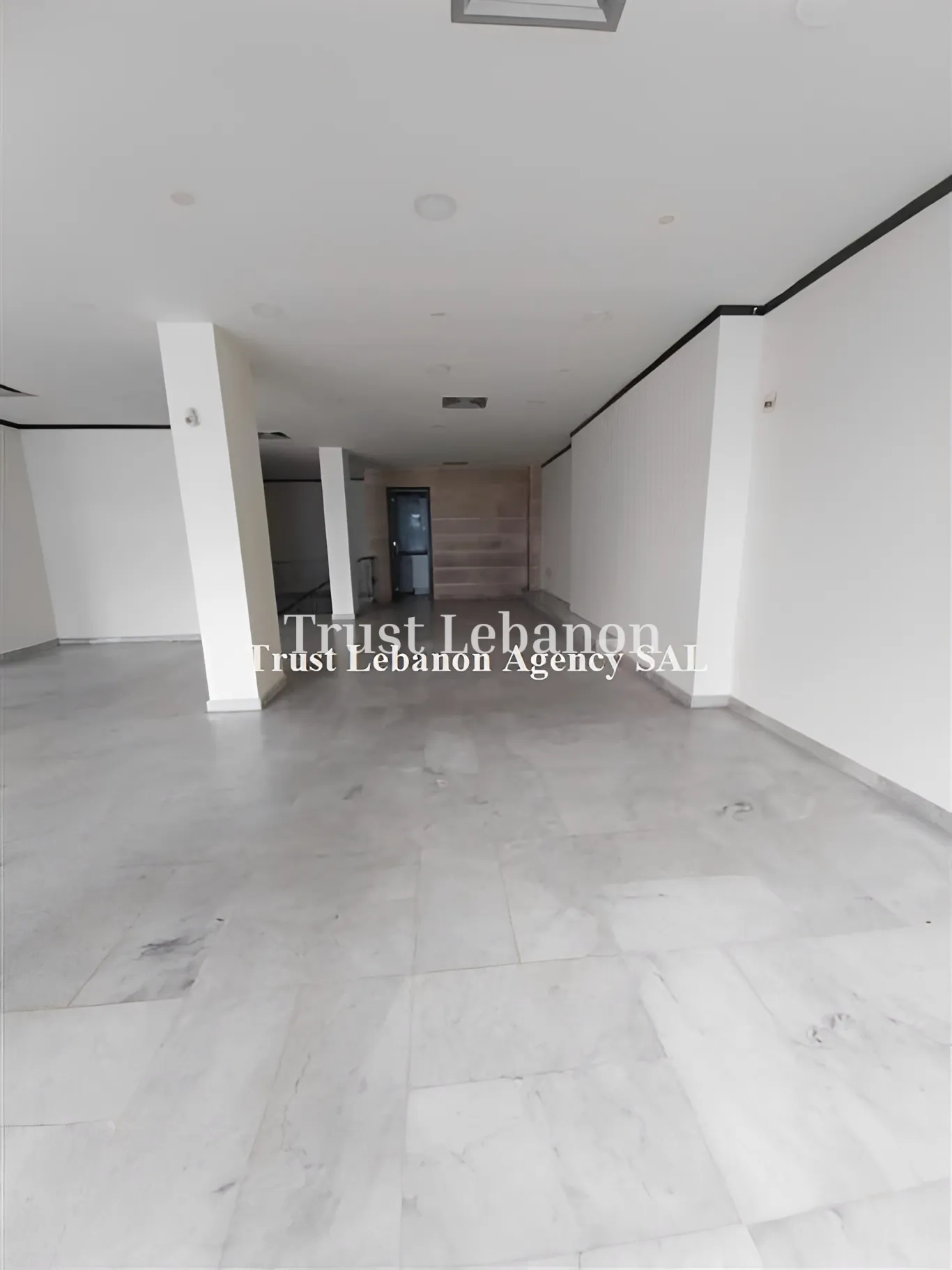 Showroom for rent in Jdeideh