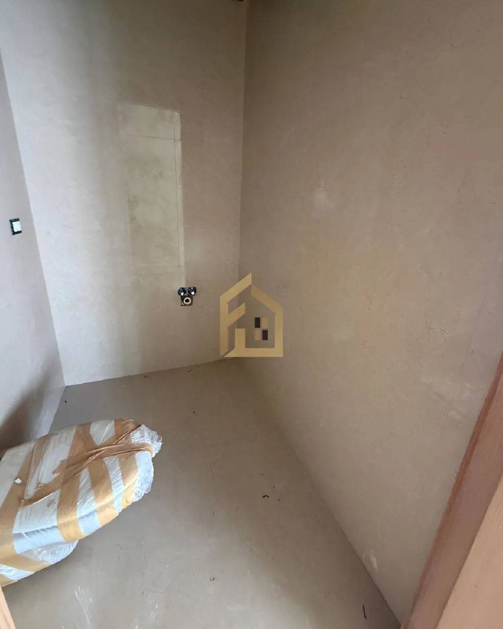Apartment for rent in Hamra, Beirut, Lebanon - 3 bed, 5 bath