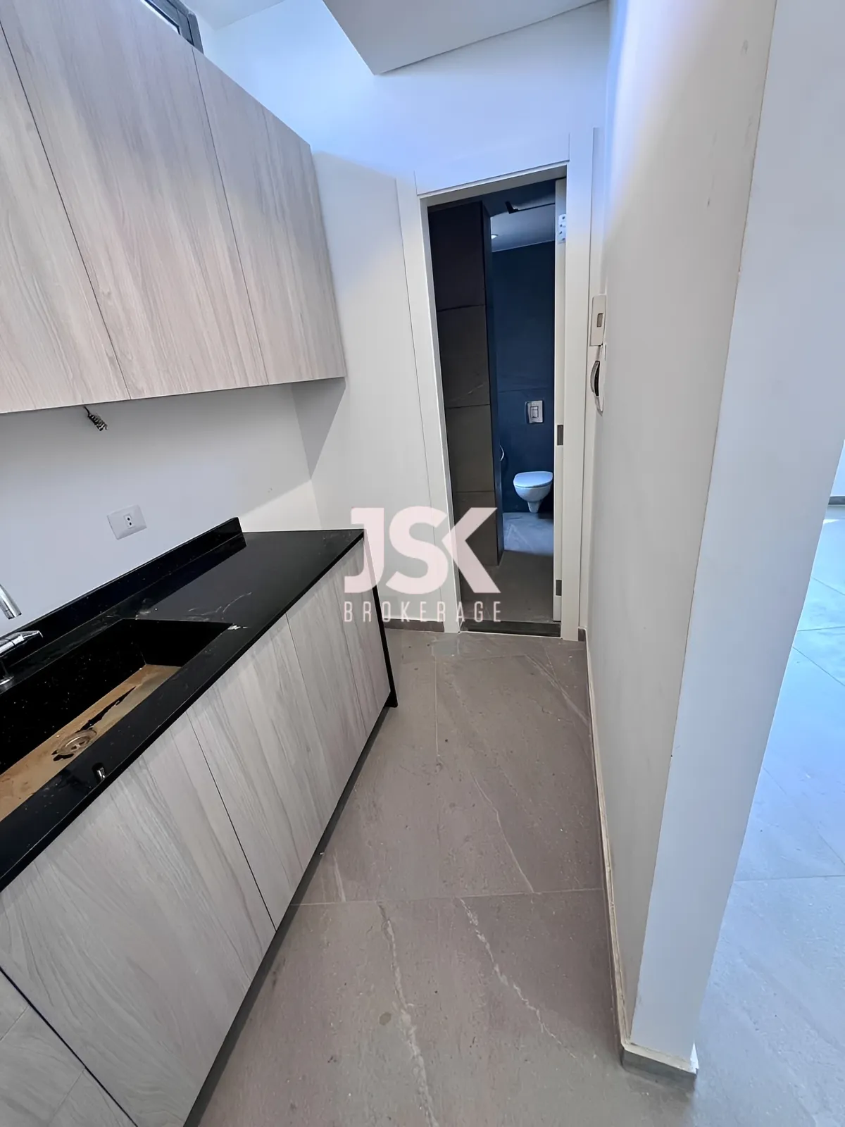 Office for Rent in Ain El Remmaneh