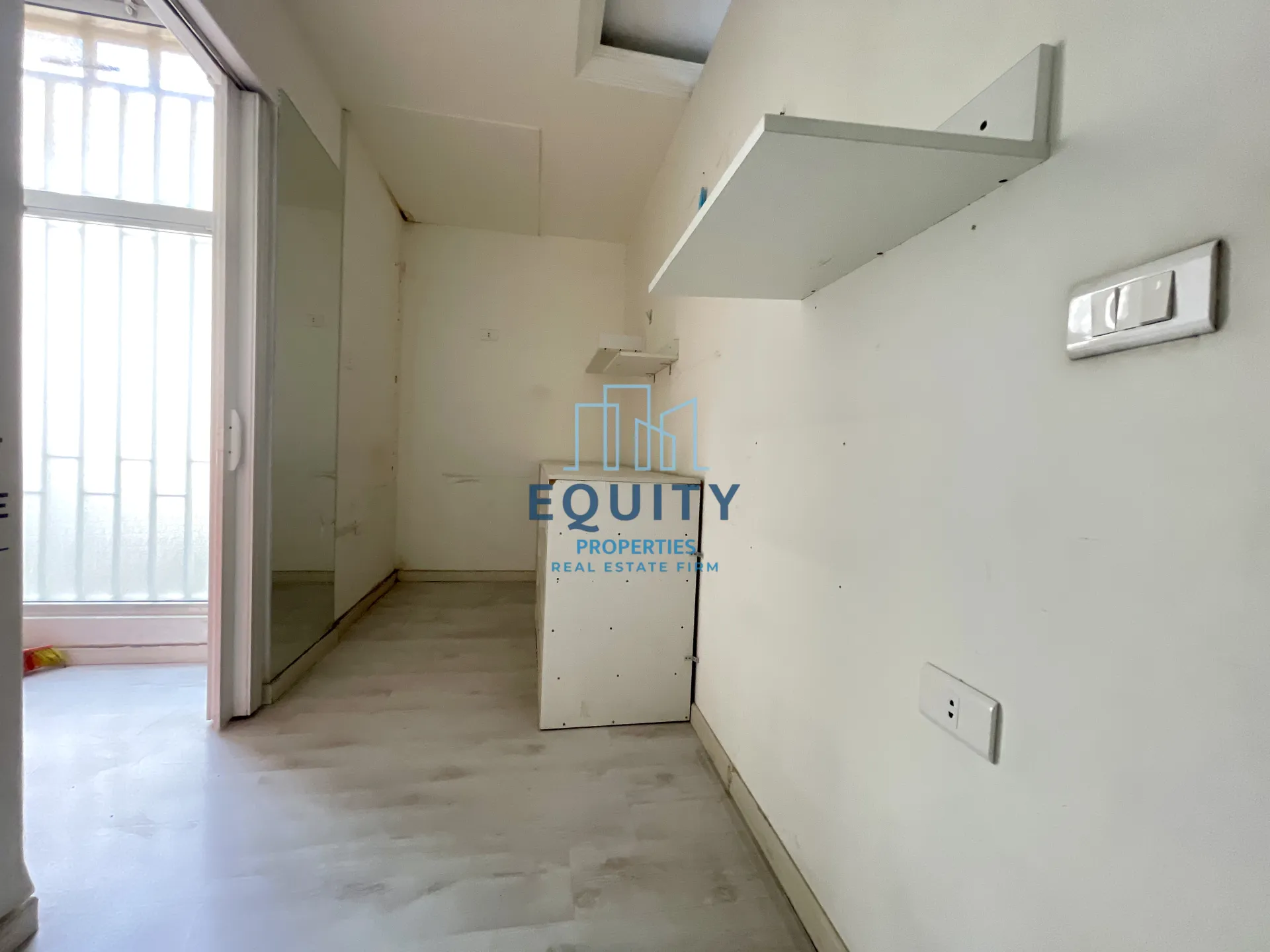 Shop for rent in Adonis