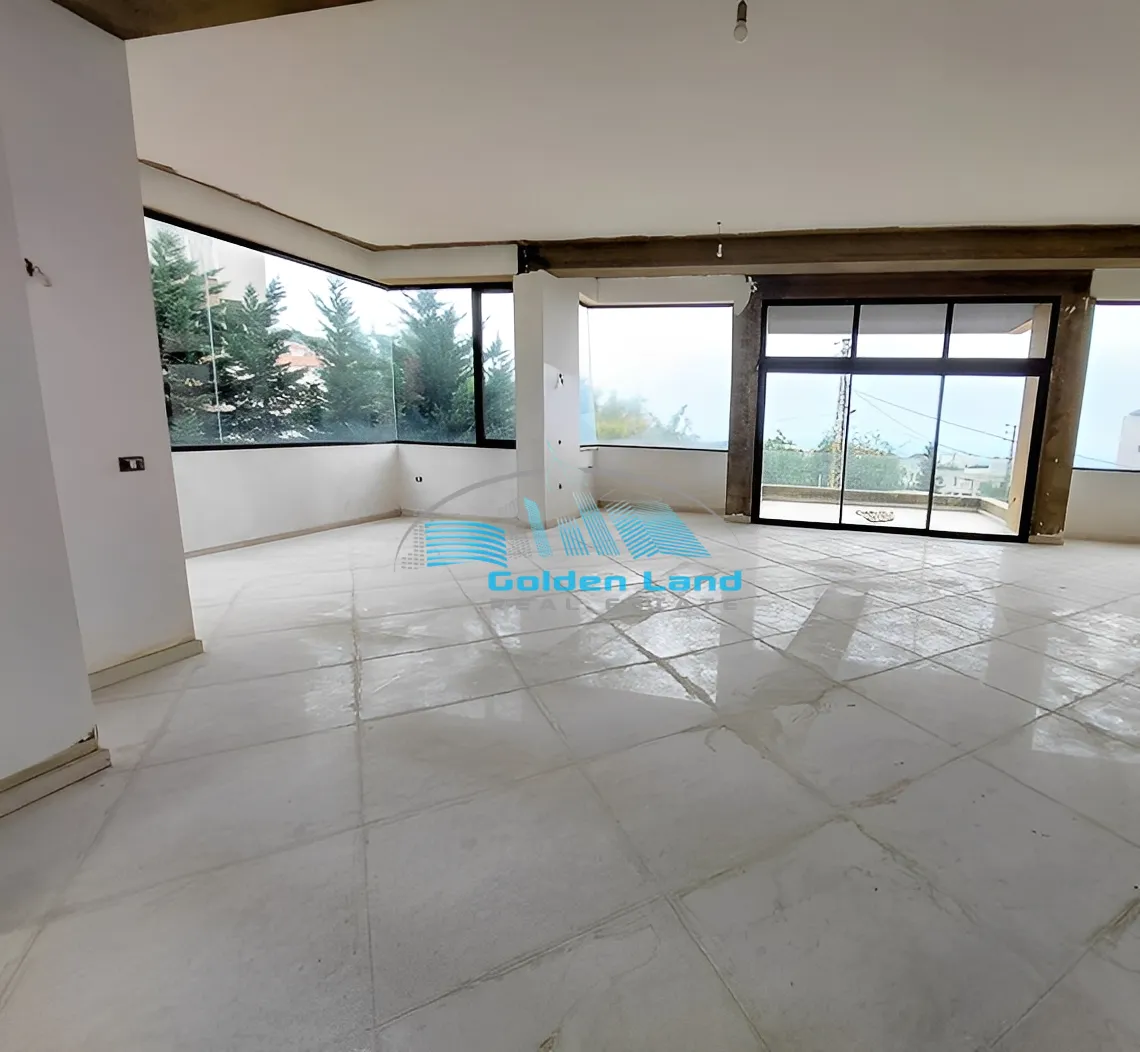 Villa for Sale in Qornet El Hamra, Lebanon - 6 bed, 6 bath