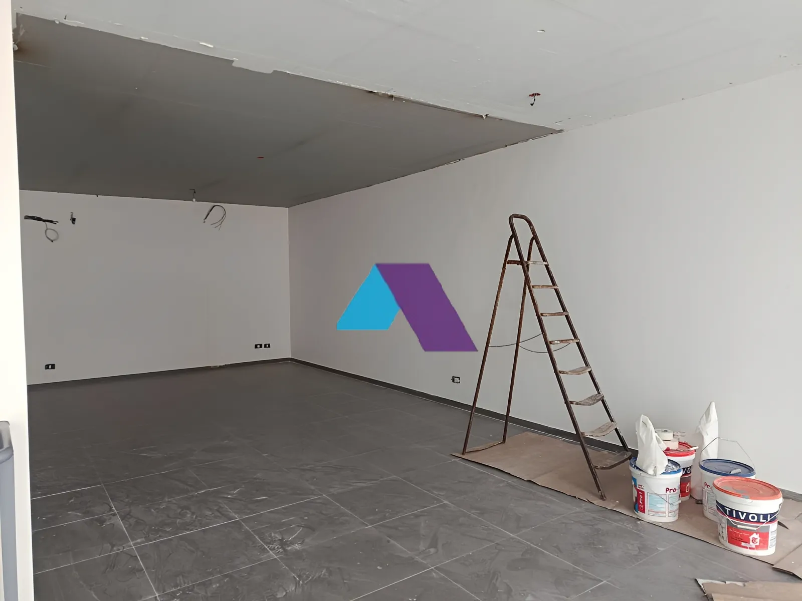 Office for rent in Dekwaneh