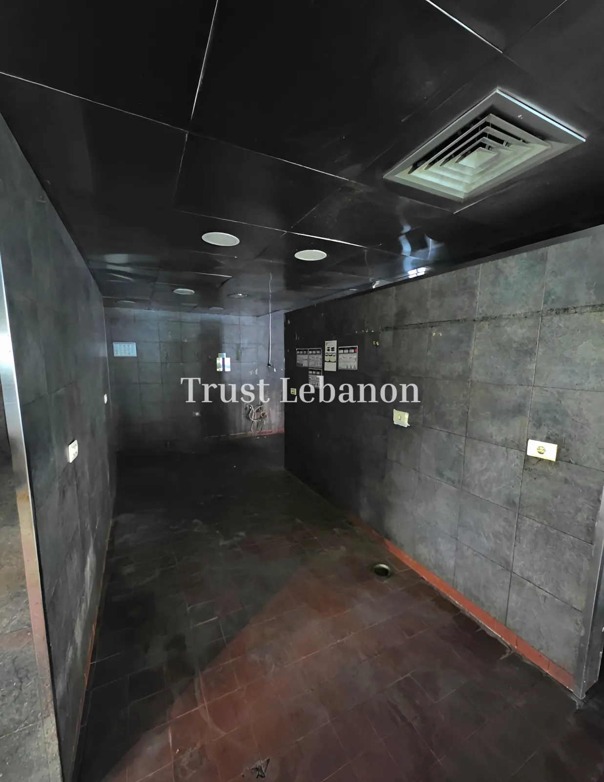 Showroom for rent in Baabda