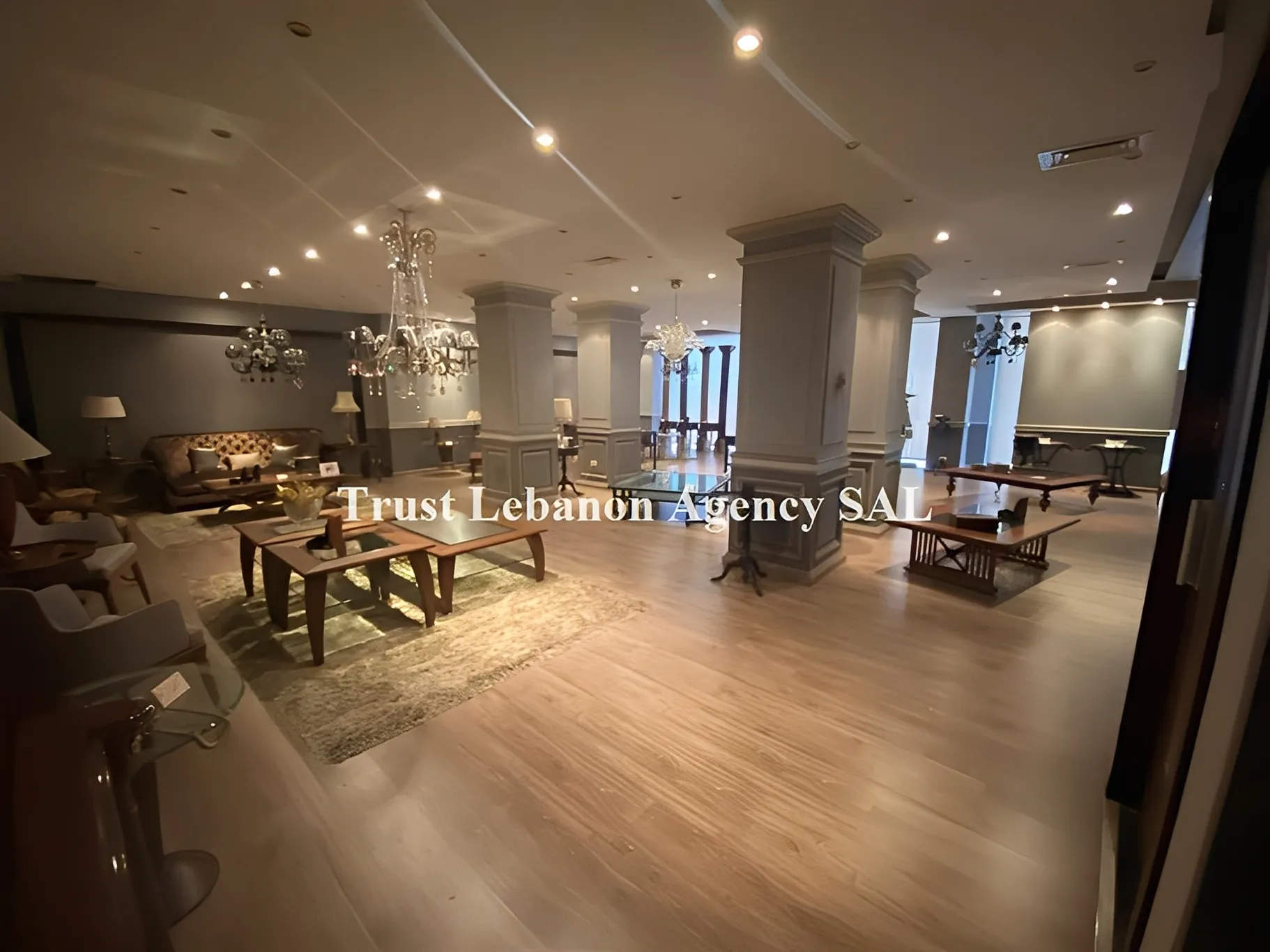 Showroom for rent in Metn, Dbayeh