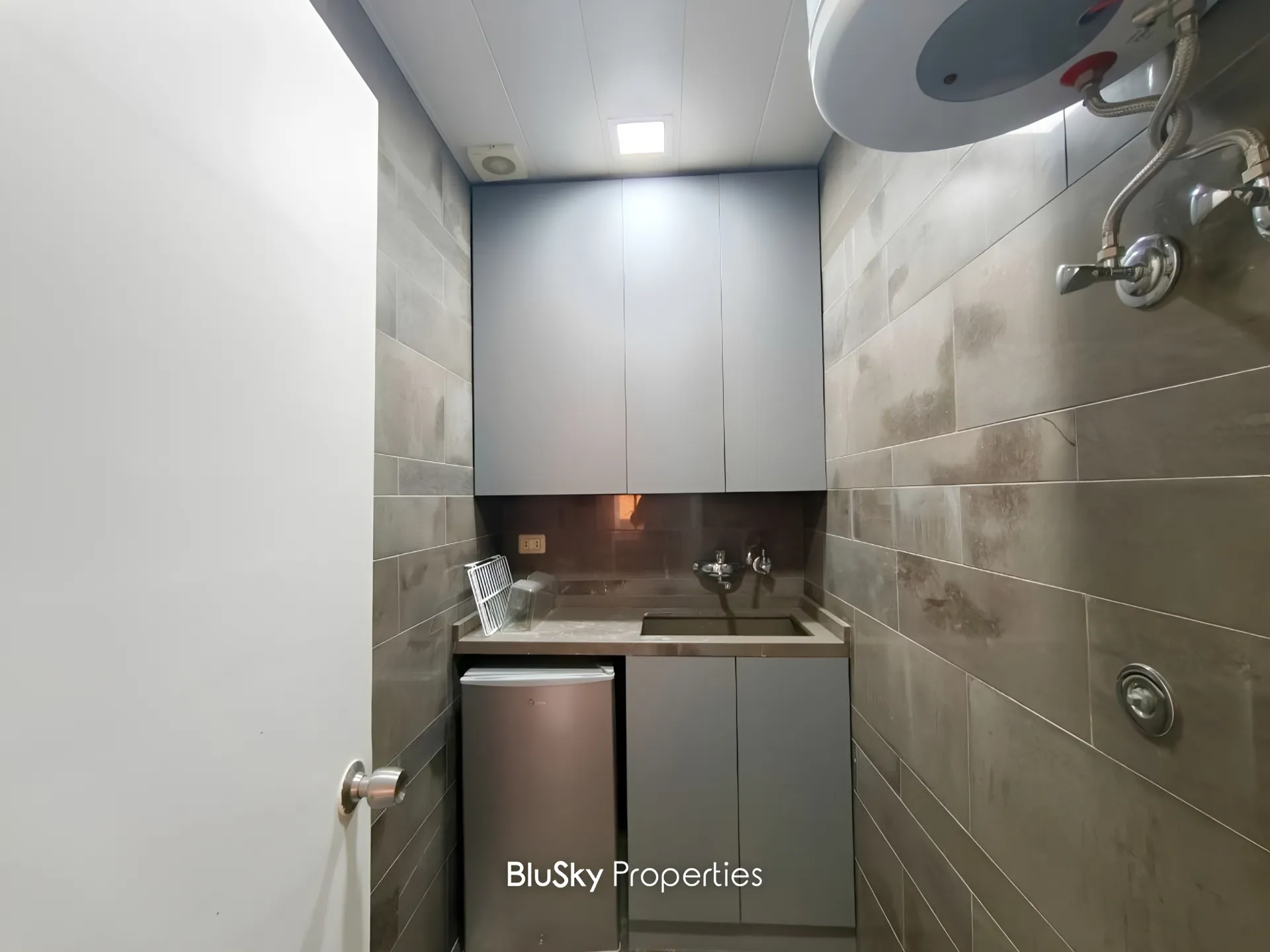 Office for rent in Zalqa