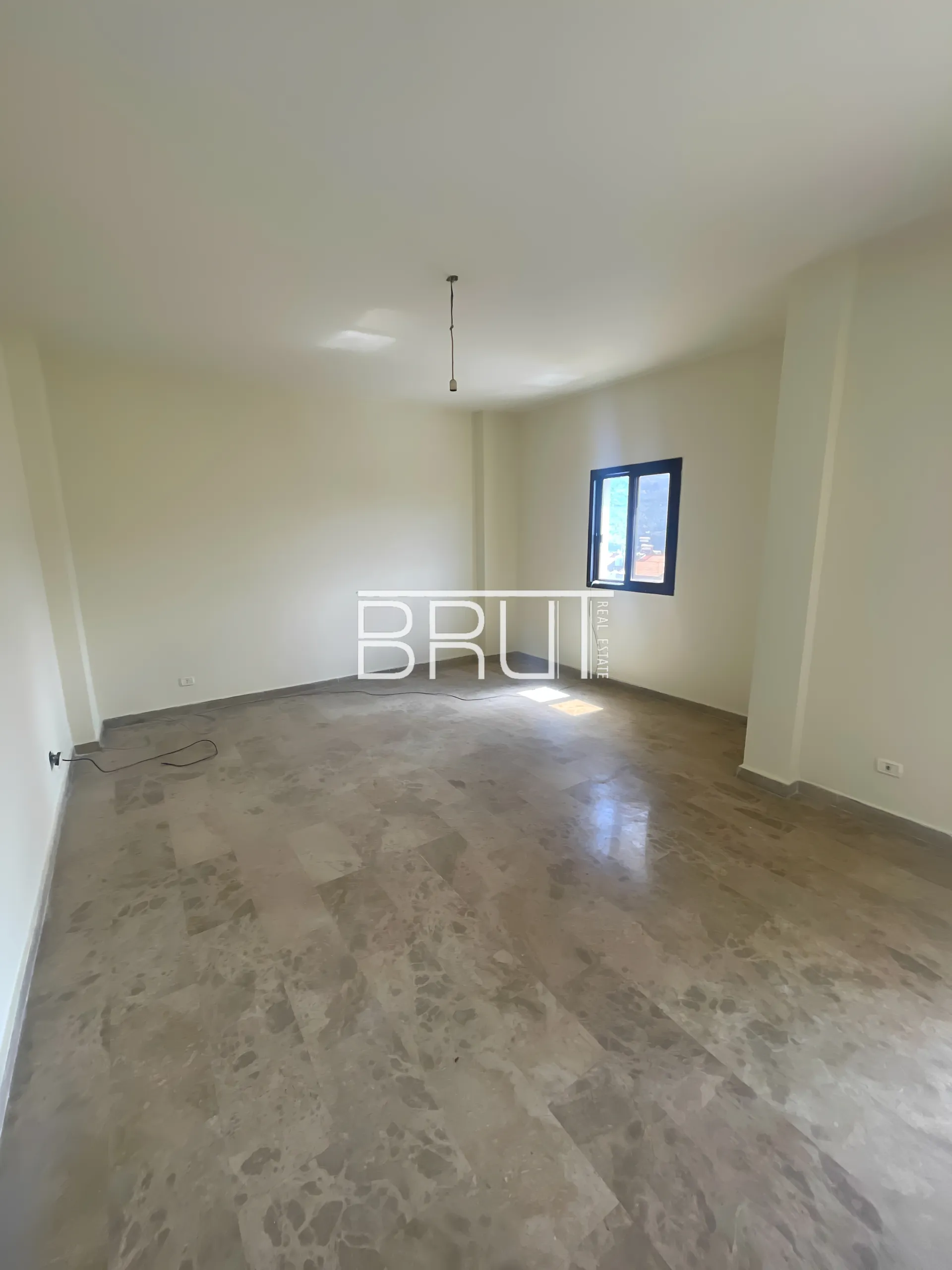 Apartment for Rent in Ballouneh