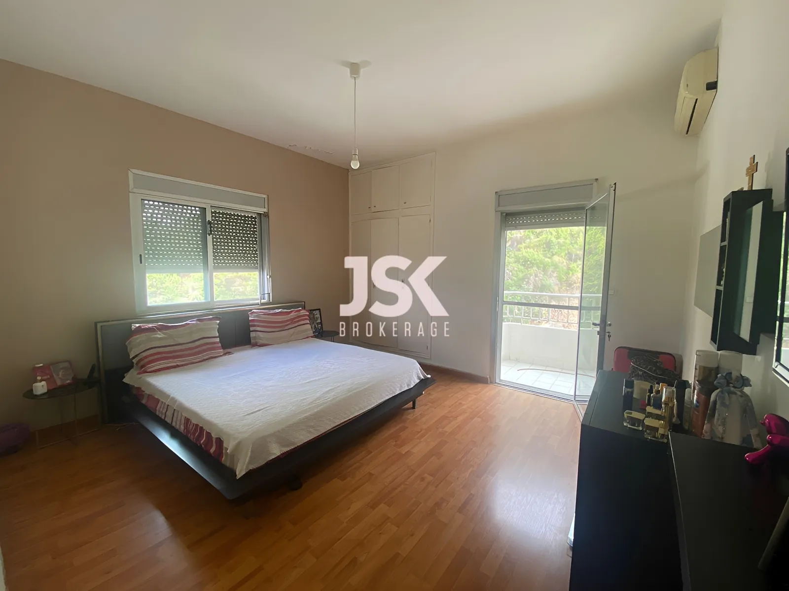 Apartment for Sale in Haret Sakher