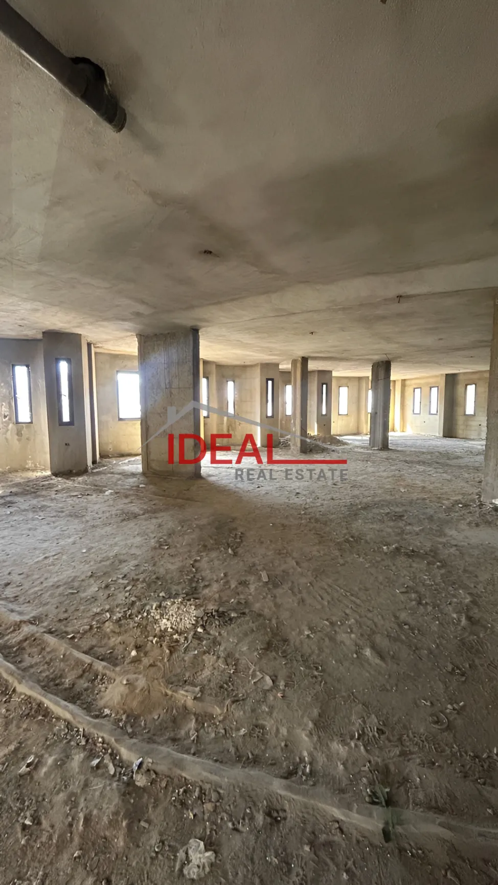 Showroom for sale in Ballouneh, Lebanon