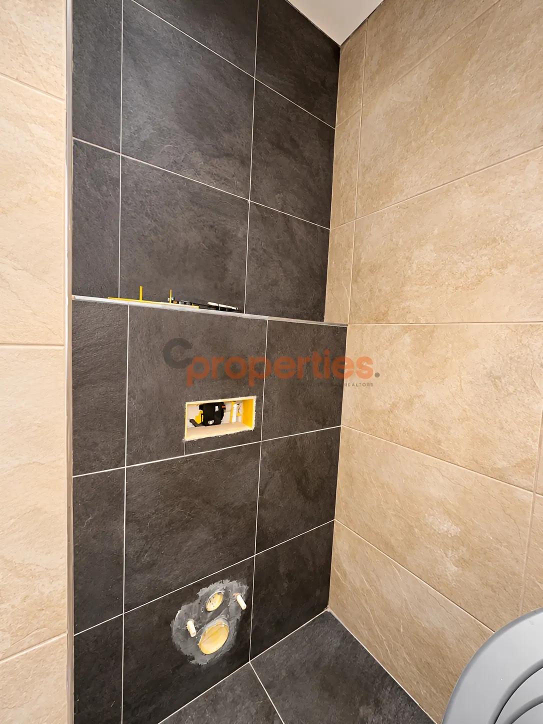 Apartment for Sale in Ain Aar