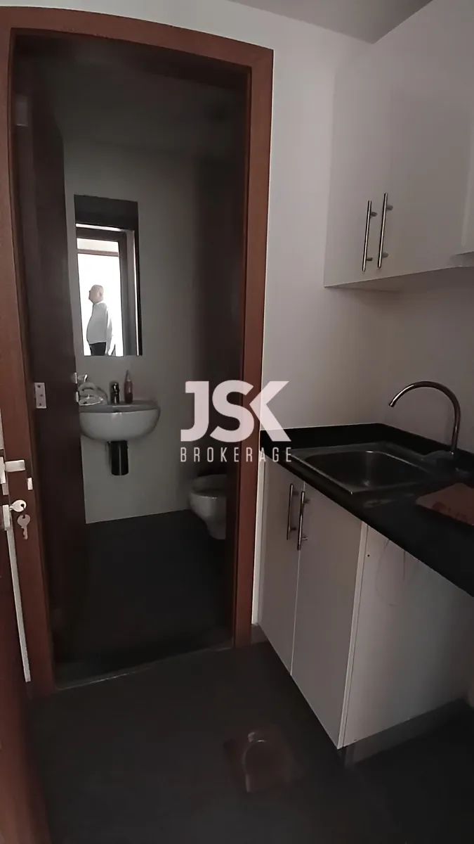Office for rent in Jdeideh
