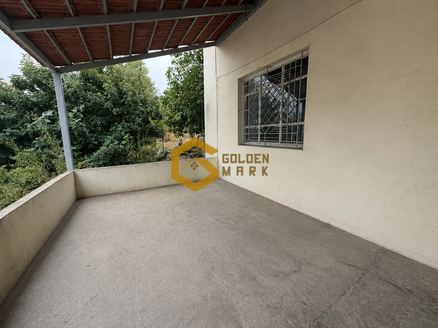 Shop for Rent in Mestita