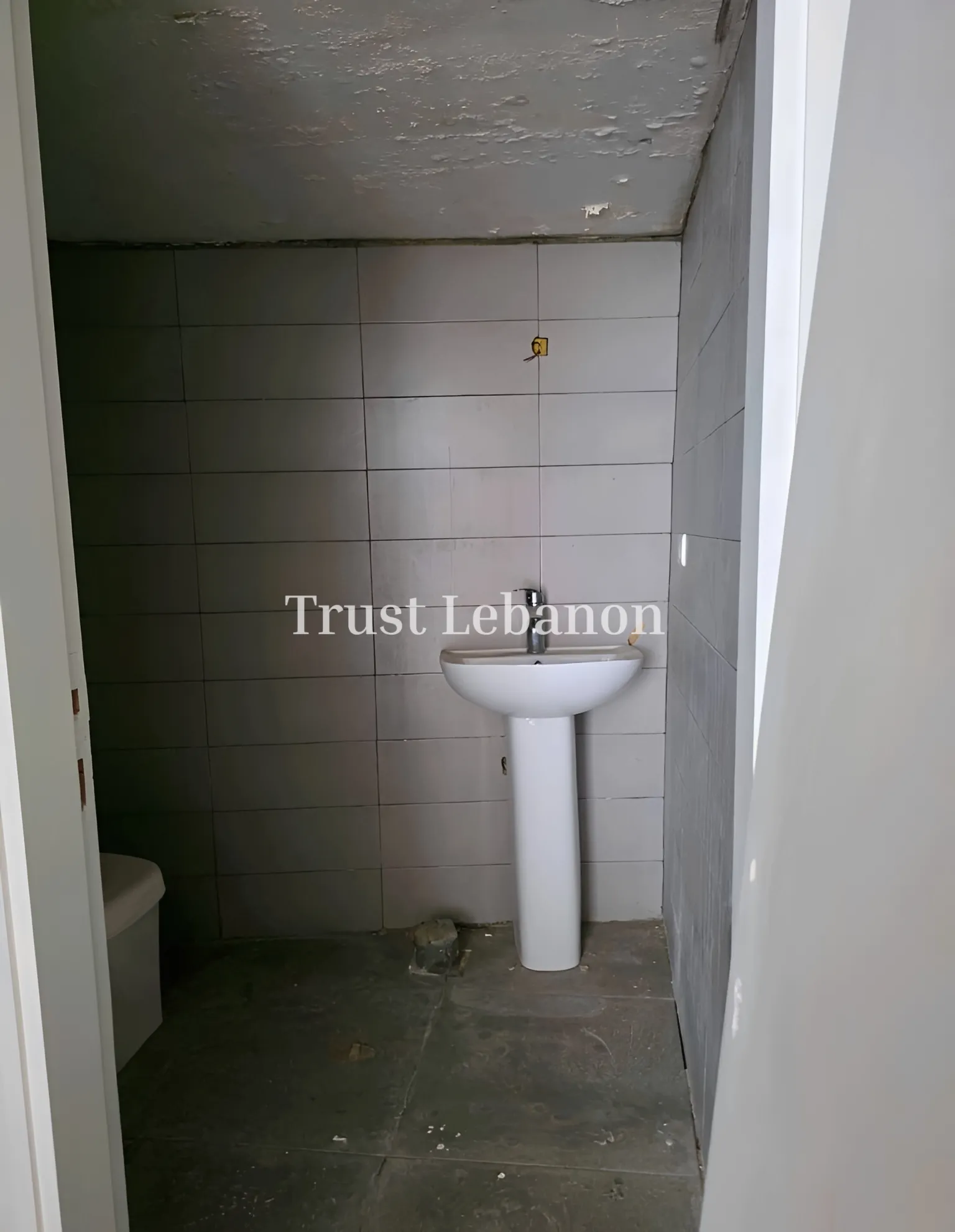 Shop for sale in Dbayeh