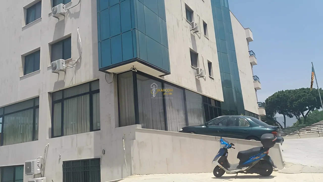 Showroom for rent in Araya