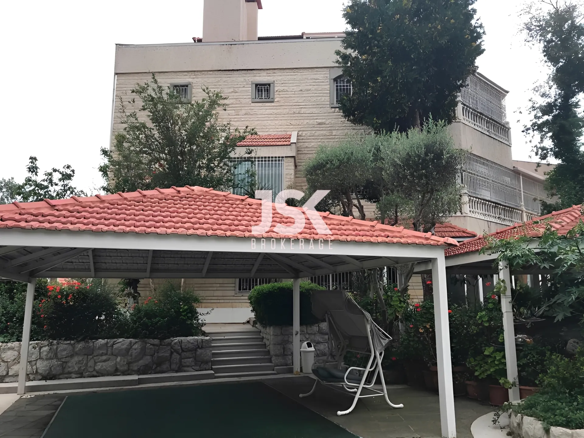Villa for Sale in Ajaltoun