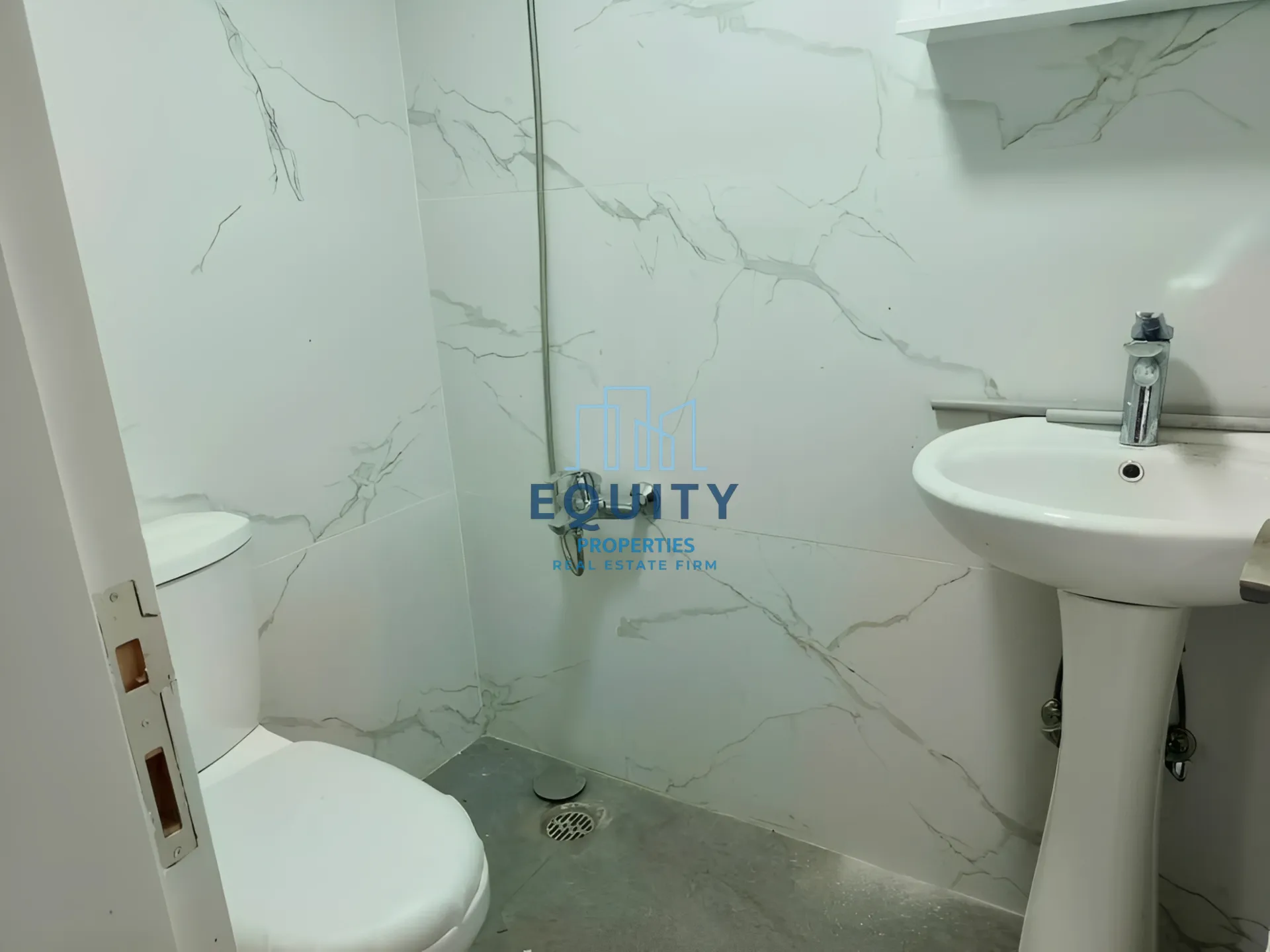 Shop for rent in Baouchriyeh, Lebanon