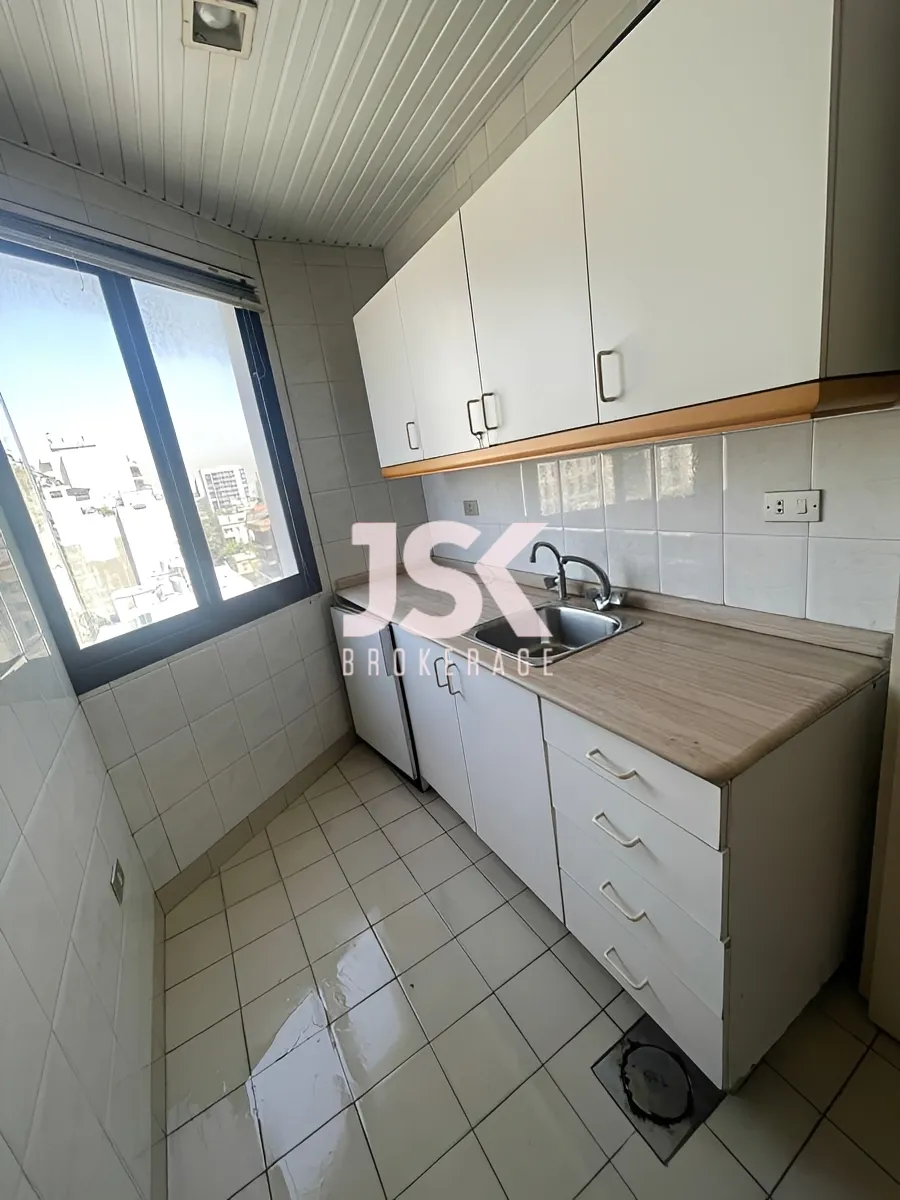Office for rent in Hamra