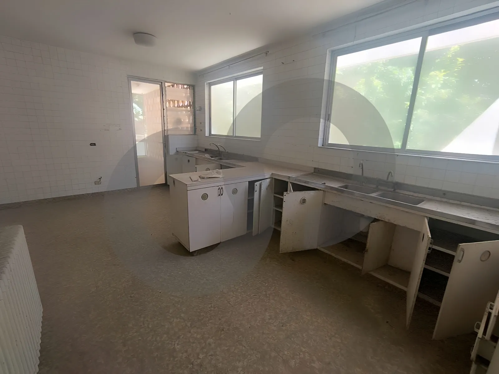 Apartment for Sale in Ain Al Mraiseh - 4 bed, 5 bath