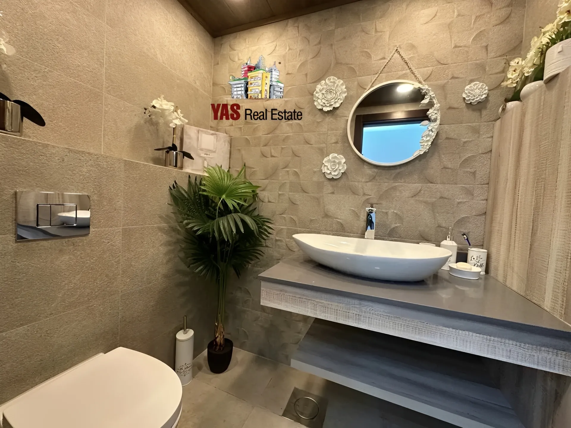 Apartment for Sale in Ballouneh - 4 bed, 5 bath