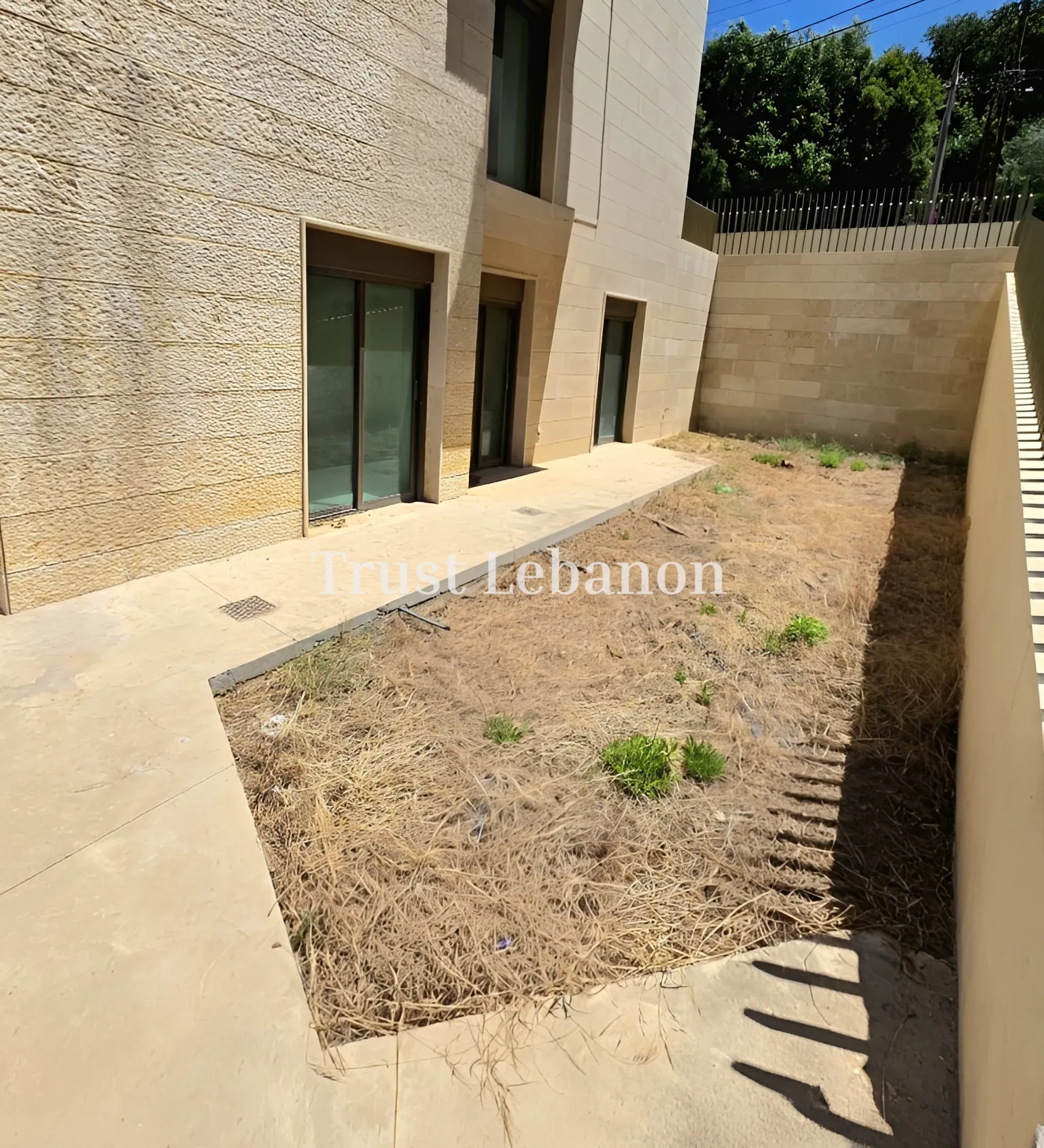 Apartment for sale in Ballouneh, Lebanon - 3 bed, 4 bath