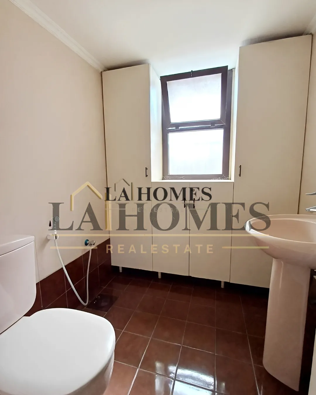 Shop for rent in Badaro