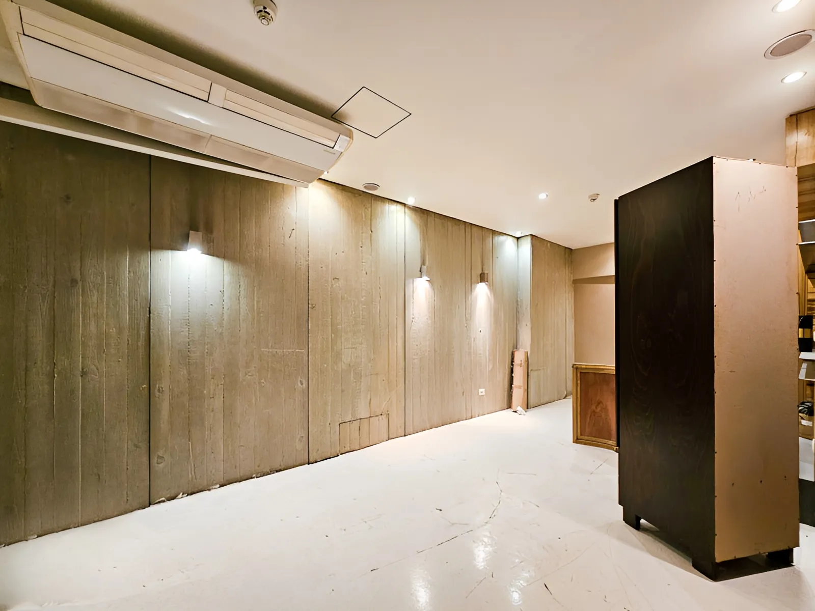 Showroom for Rent in Verdun