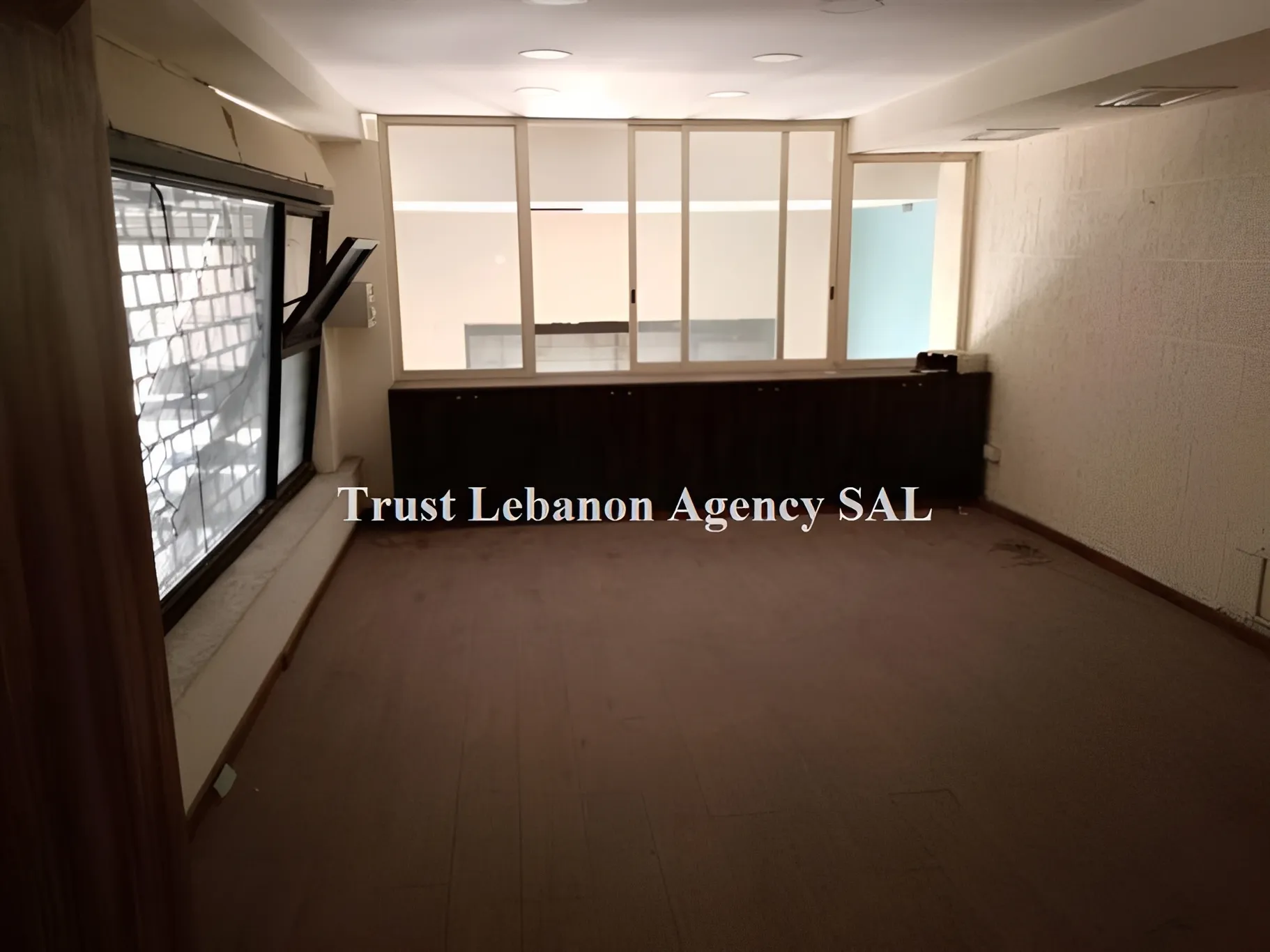 Shop for rent in Beirut, Sanayeh