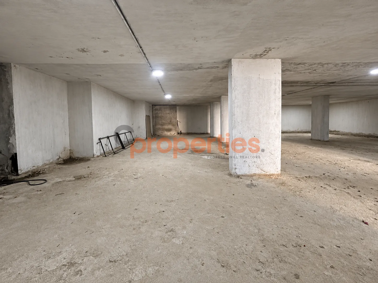 Warehouse for Sale in بيت الكيكو، Lebanon