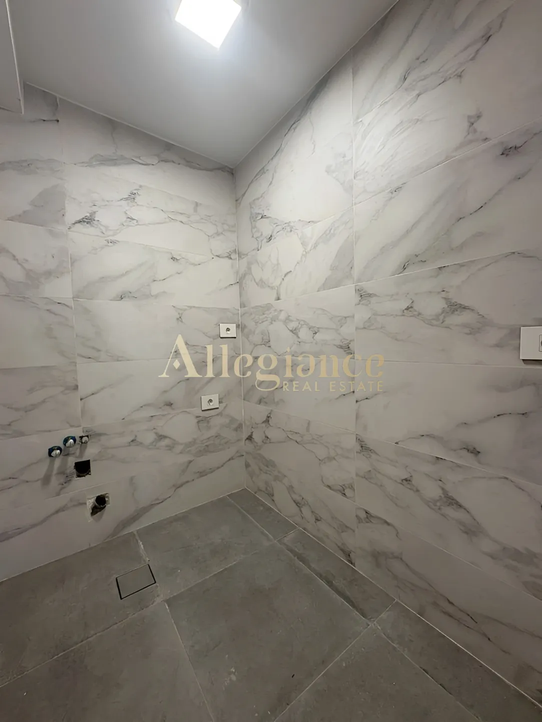 Shop for rent in Badaro