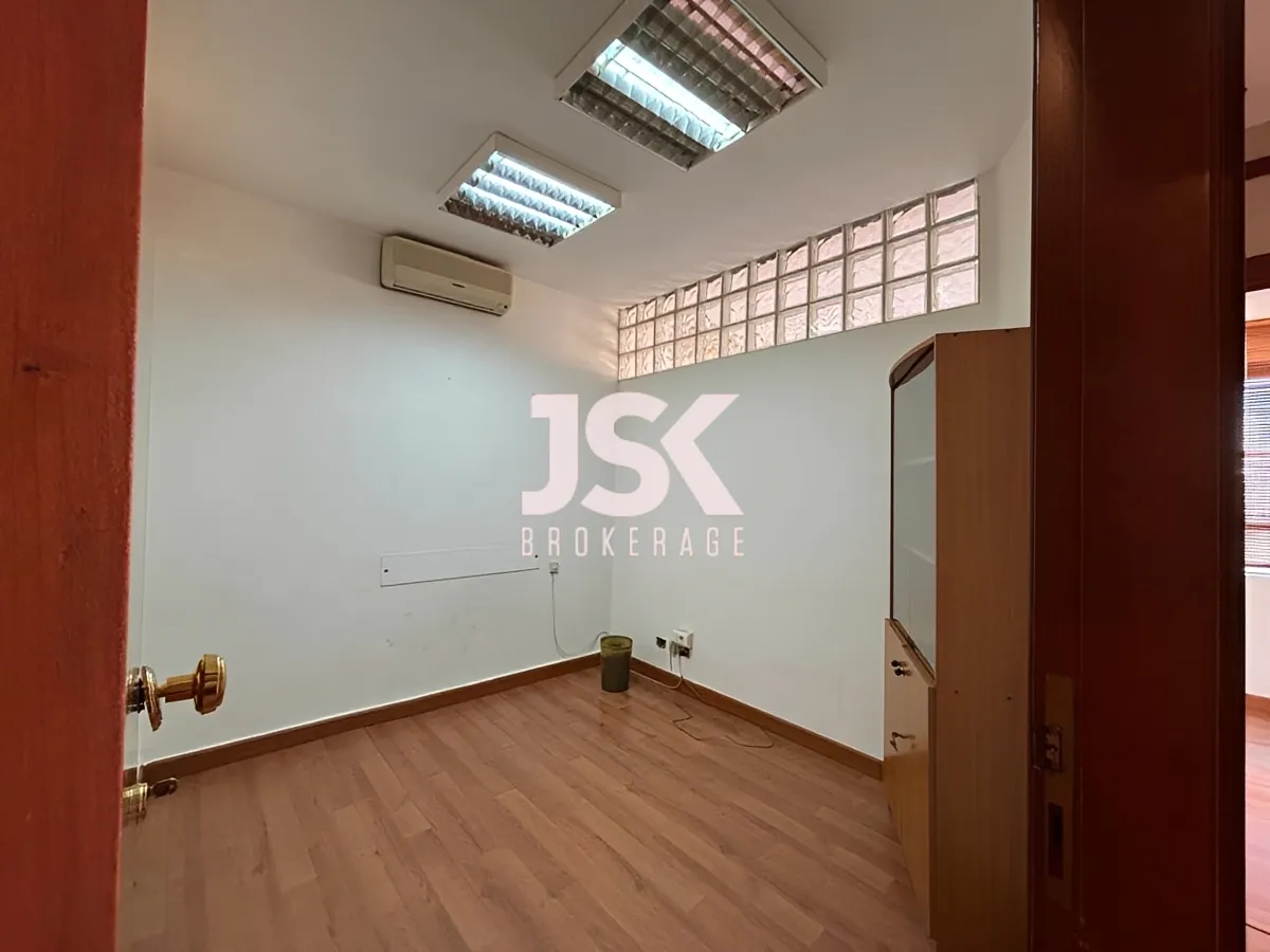 Office for rent in Badaro