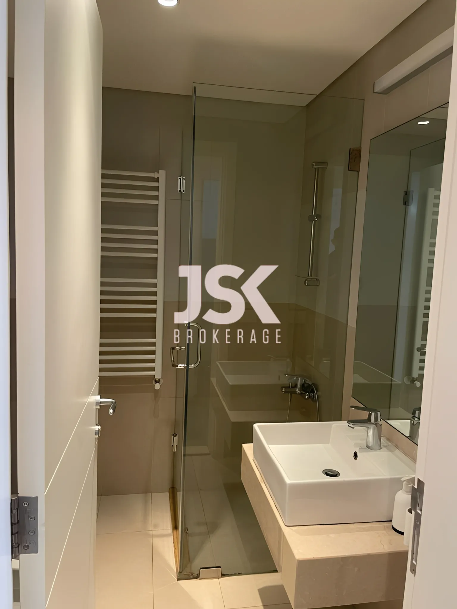 Apartment for Rent in Aatchane, Lebanon - 2 bed, 3 bath