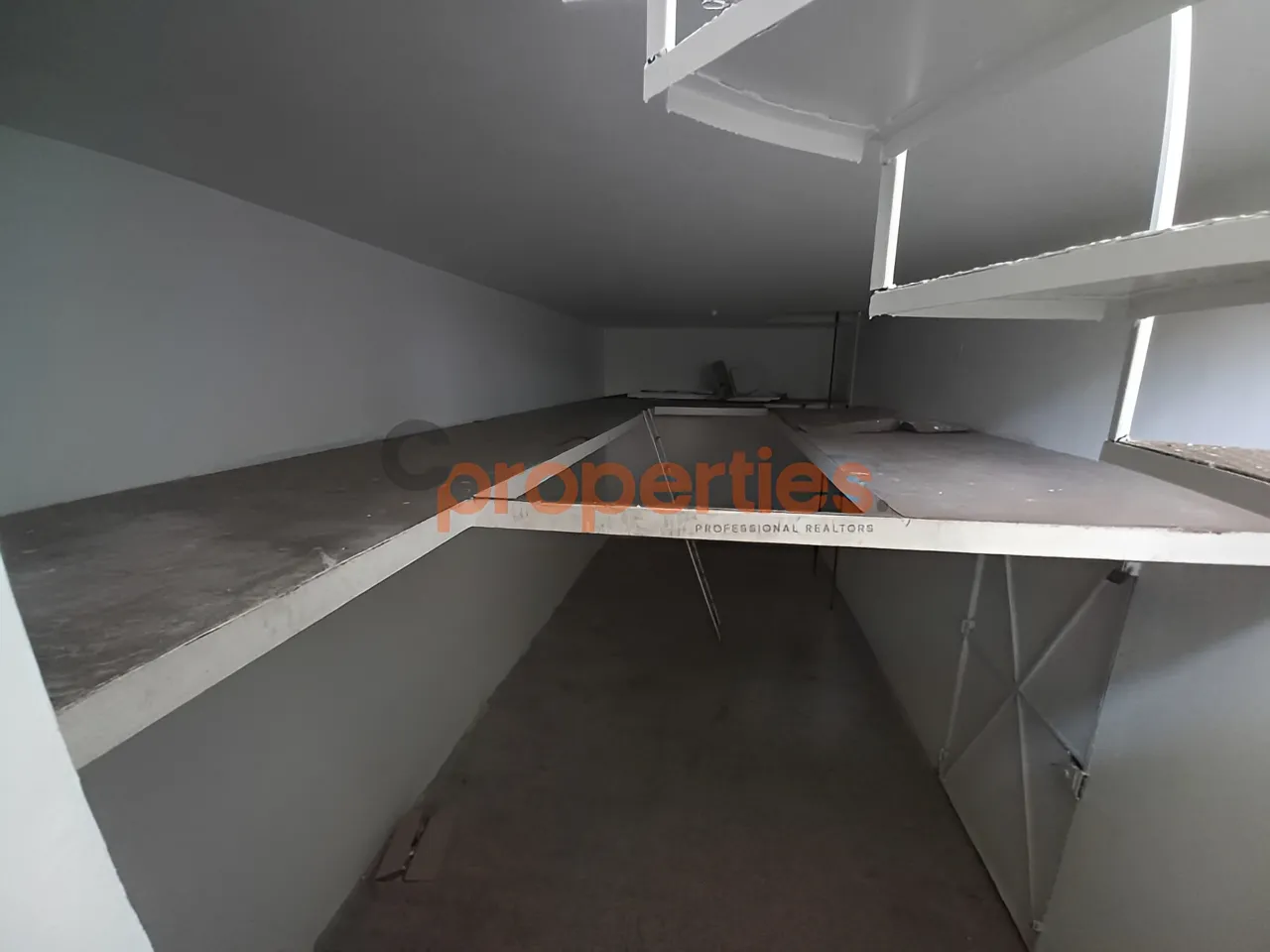 Showroom for Rent in Cornet Chahwan