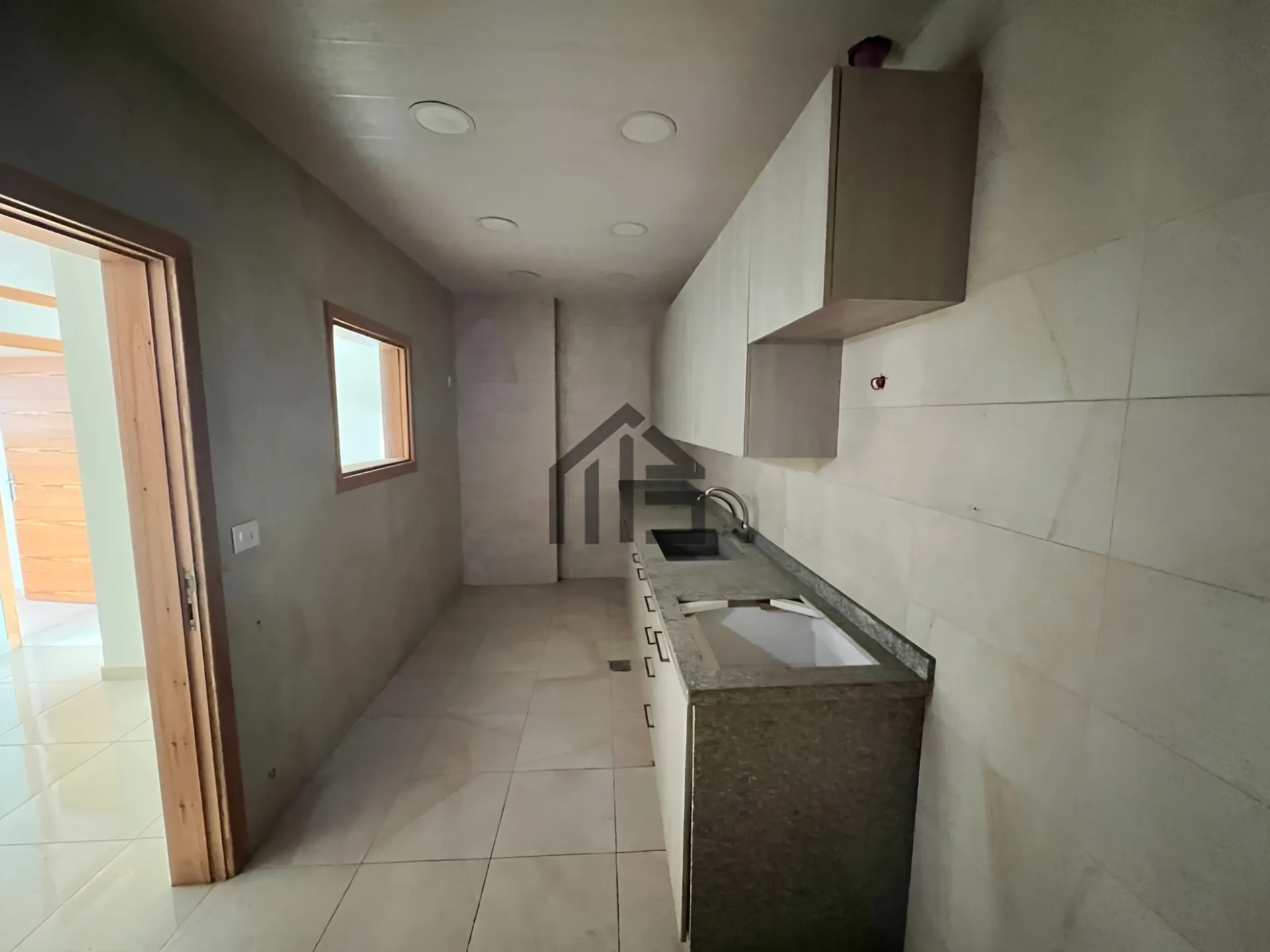 Apartment for sale in Aaraiya