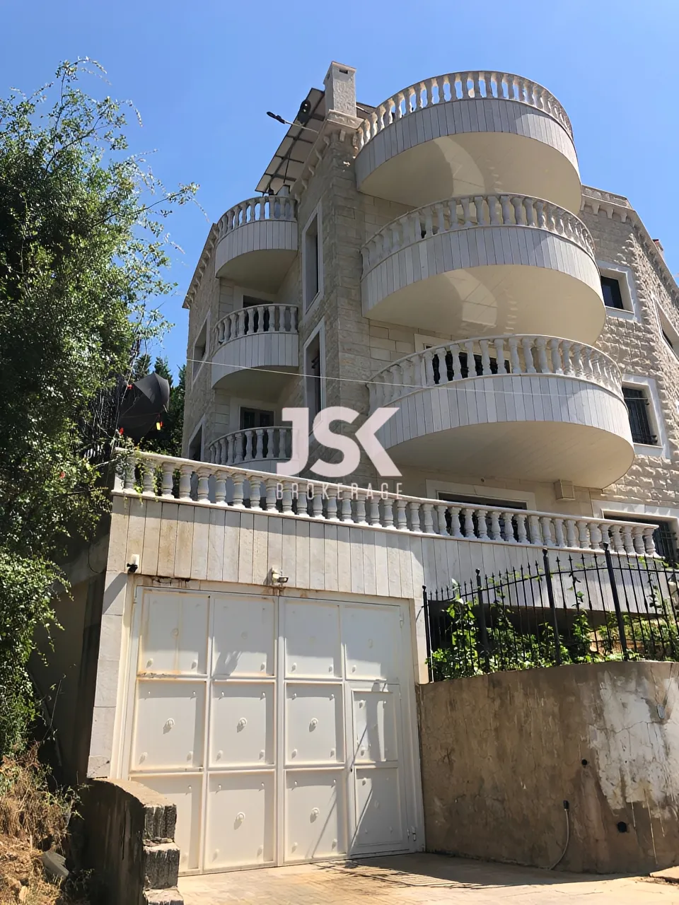 Villa for Sale in Baabdat