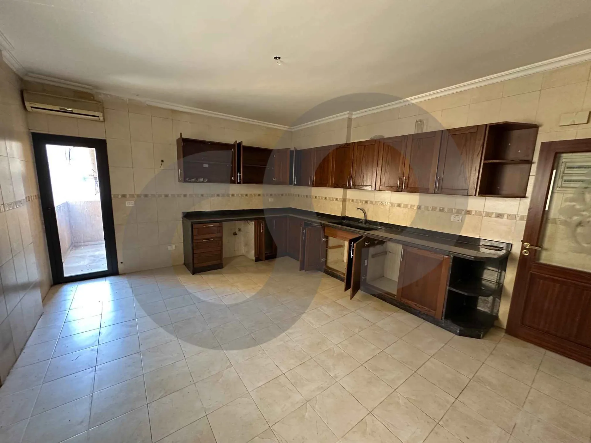 Commercial Property for Rent in Mina
