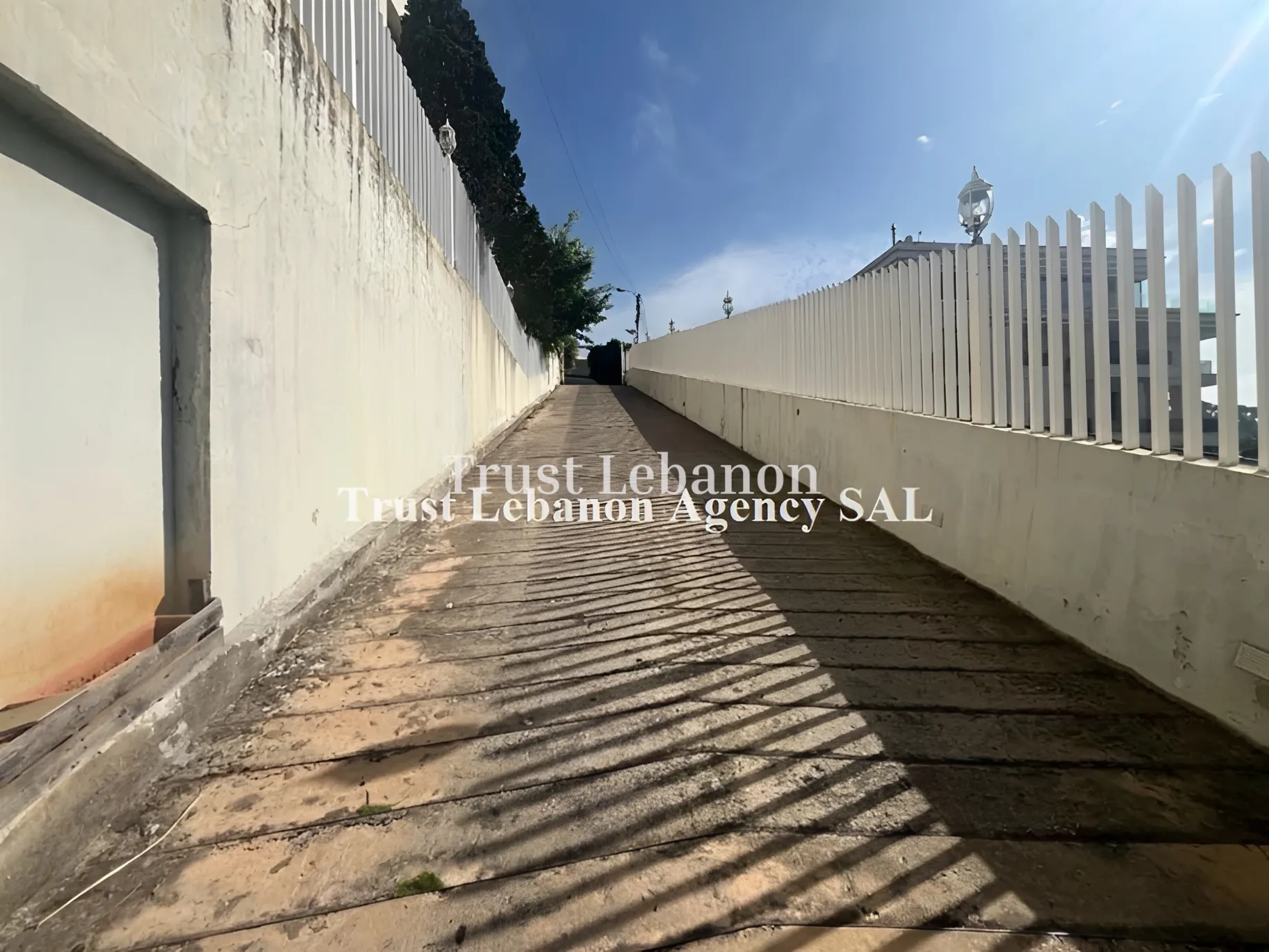 Warehouse for rent in Bsalim